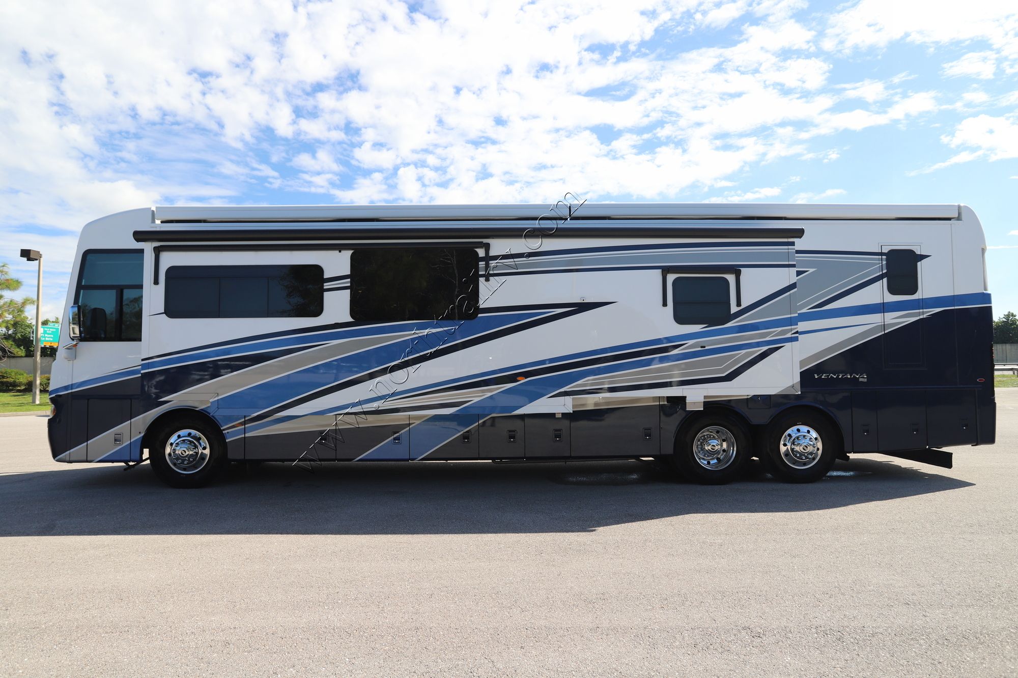 Used 2022 Newmar Ventana 4369 Class A  For Sale