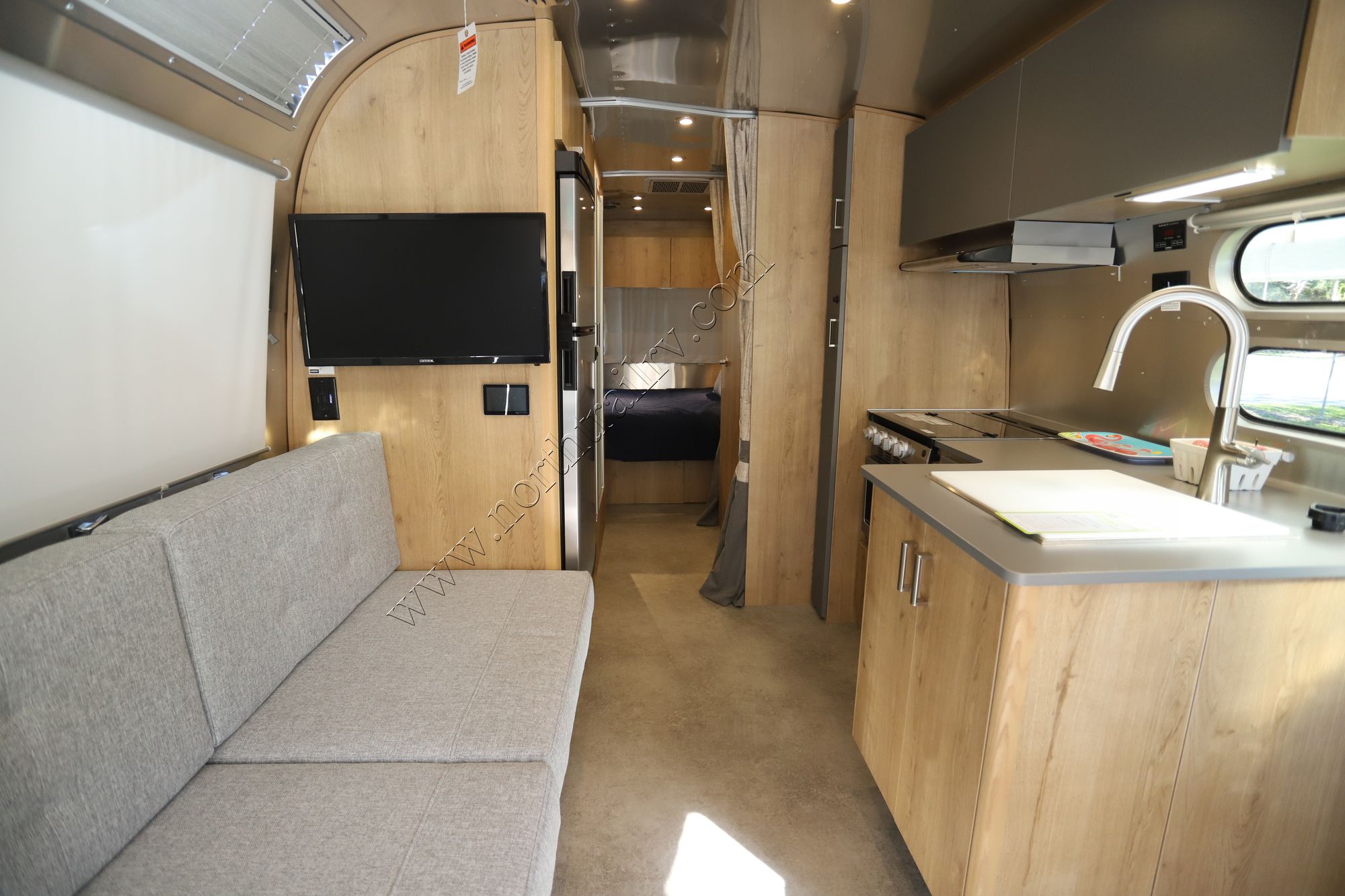 New 2024 Airstream Trade Wind 25FB Travel Trailer  For Sale