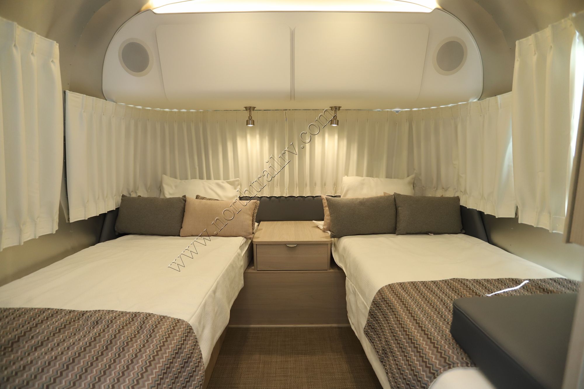 Used 2021 Airstream Globetrotter 25FB Travel Trailer  For Sale