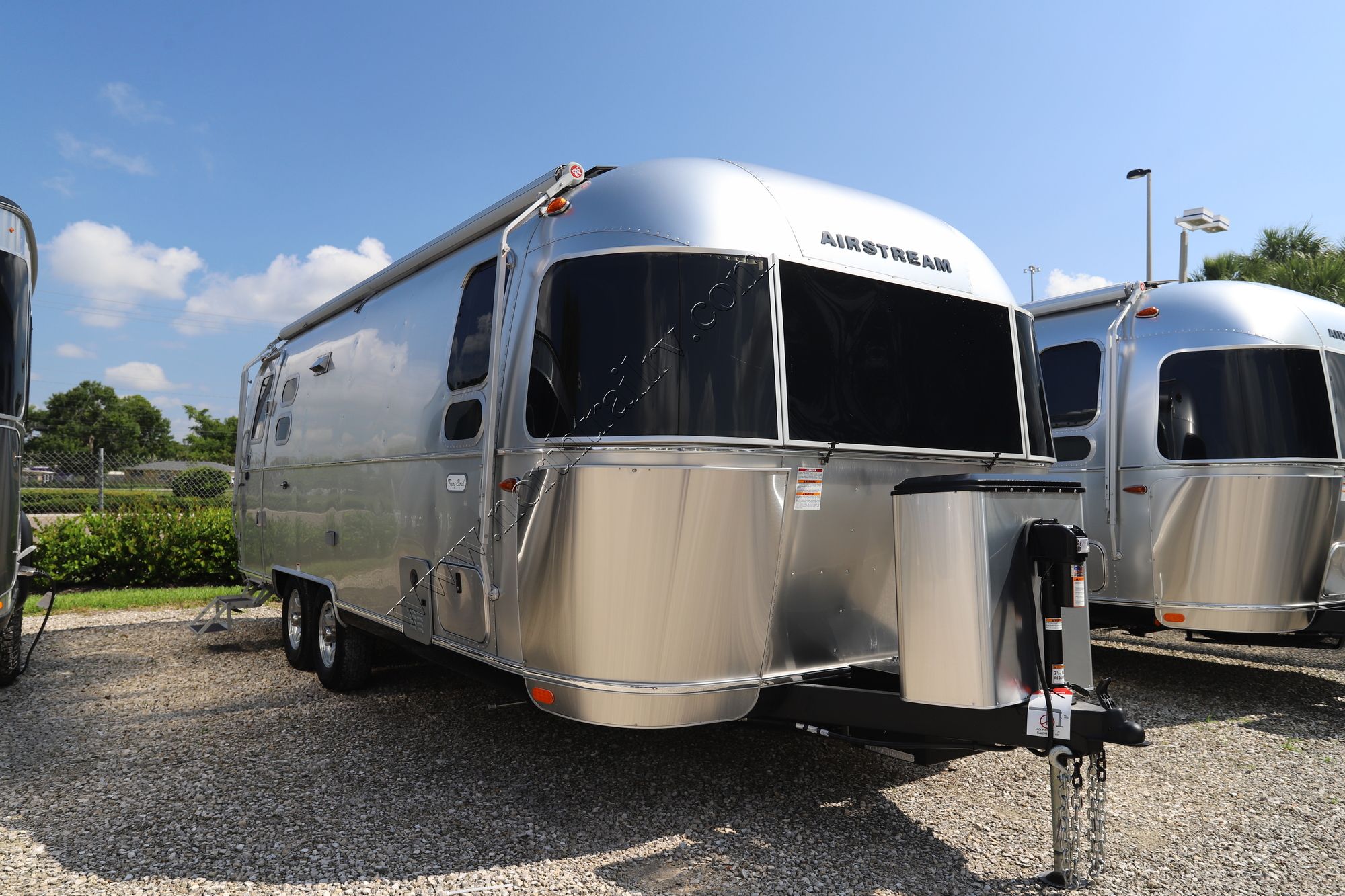 New 2023 Airstream Flying Cloud 25FB Travel Trailer  For Sale