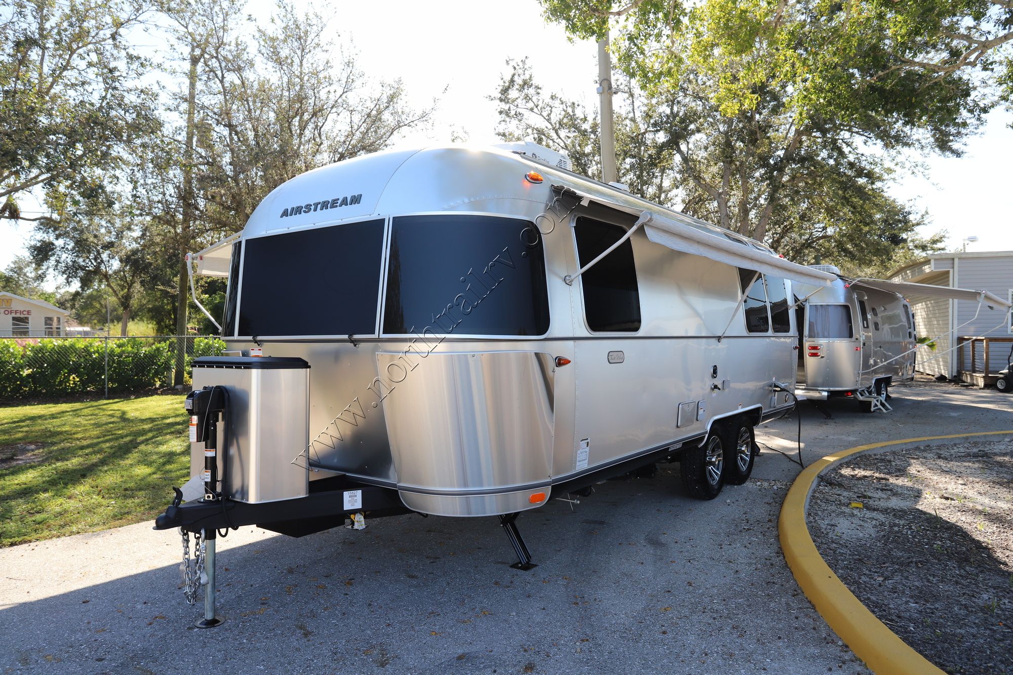 New 2024 Airstream Trade Wind 25FB Travel Trailer  For Sale