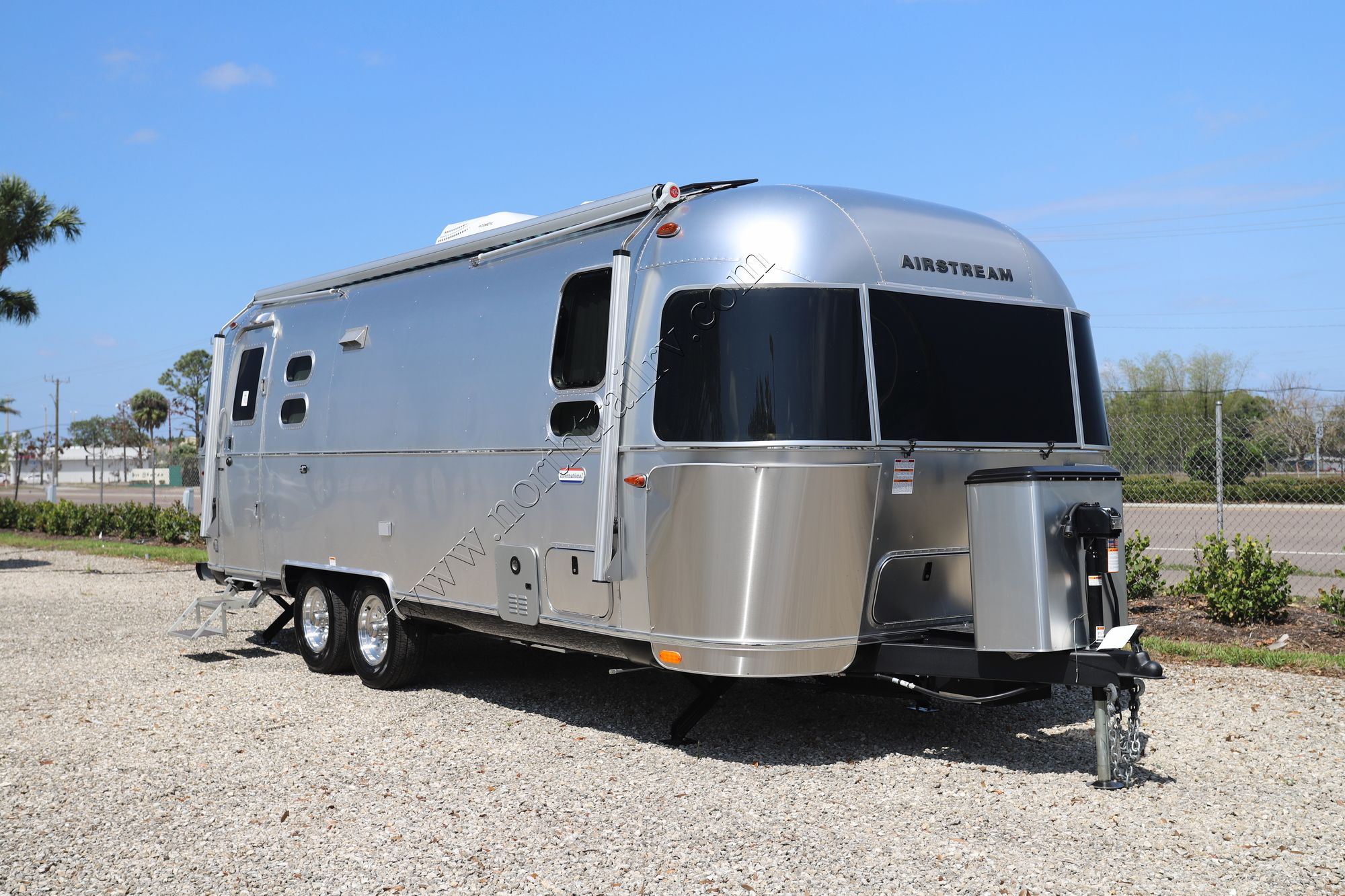 New 2023 Airstream International 25FB Travel Trailer  For Sale