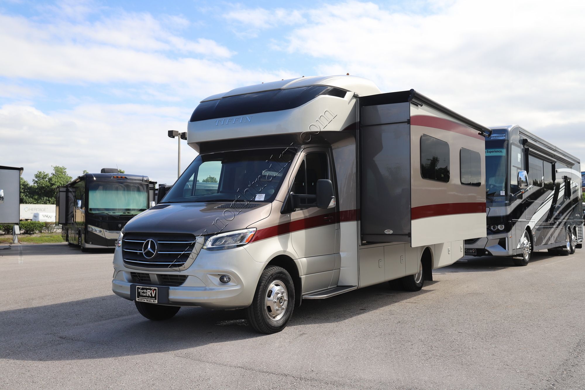 Used 2020 Tiffin Motor Homes Wayfarer 25RW Class C  For Sale