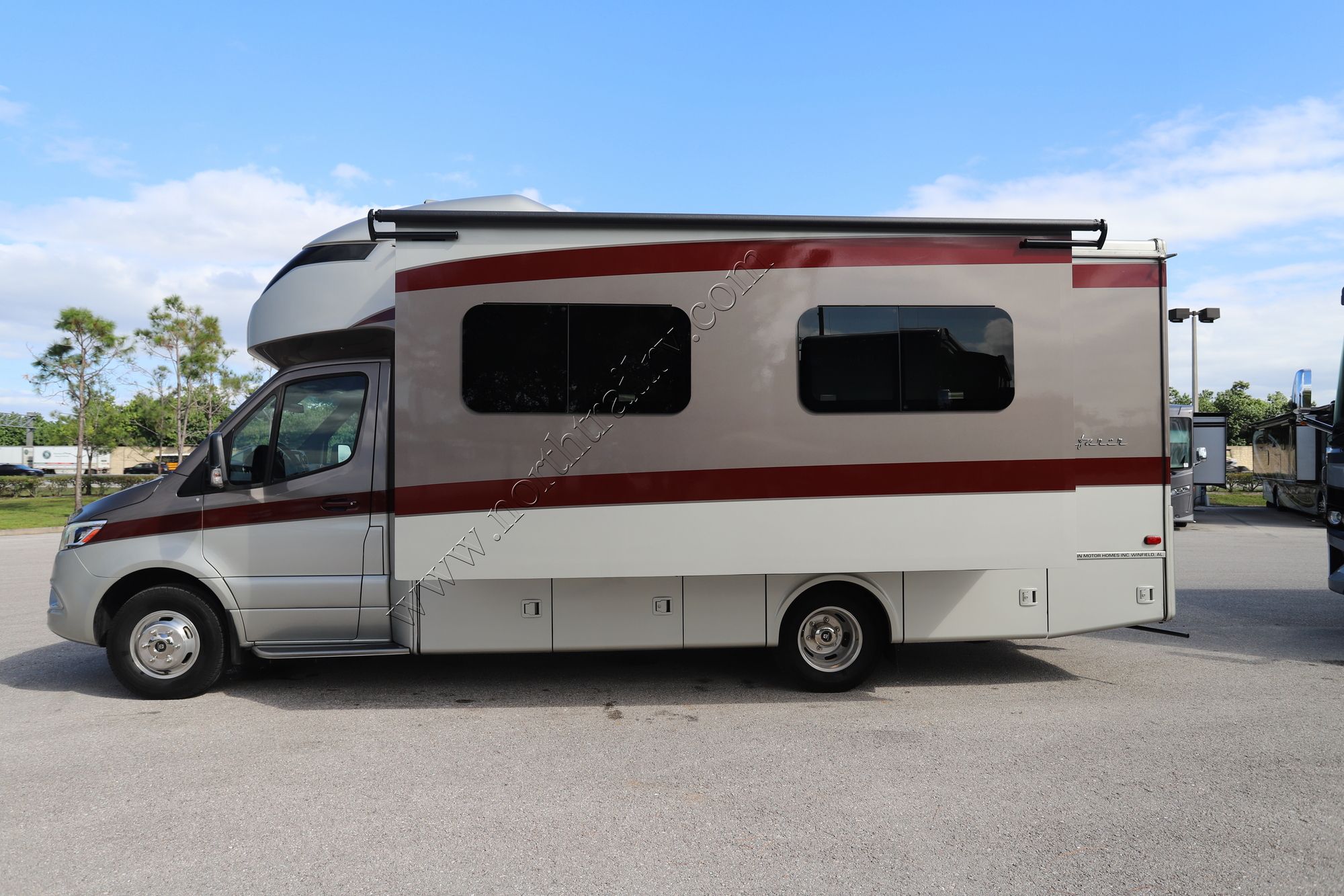 Used 2020 Tiffin Motor Homes Wayfarer 25RW Class C  For Sale