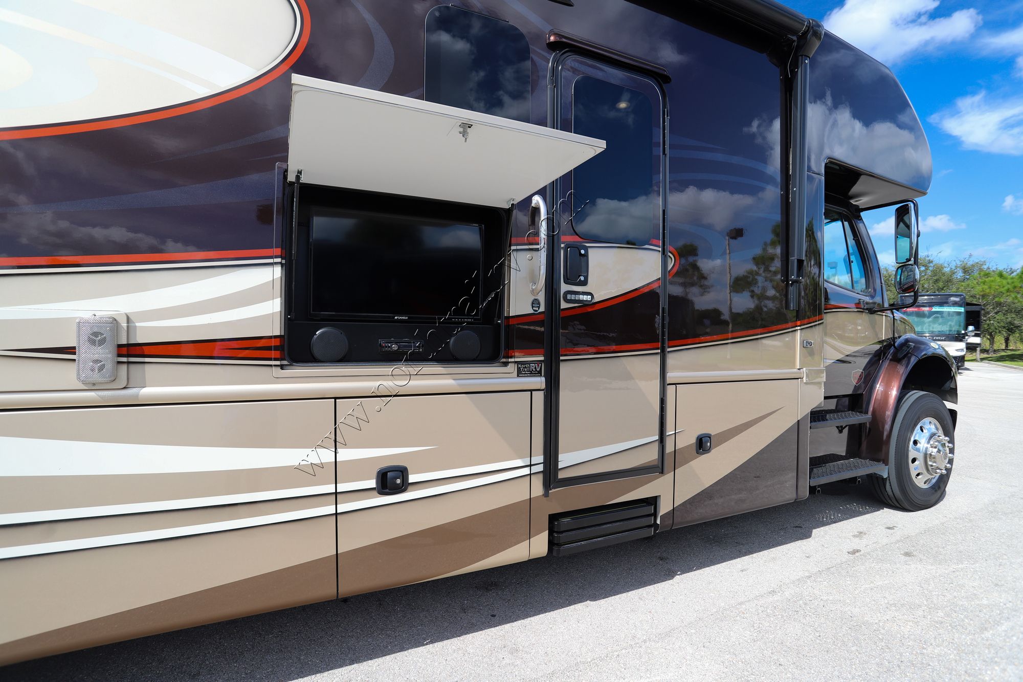 Used 2018 Dynamax Force Hd 37BHHD Super C  For Sale