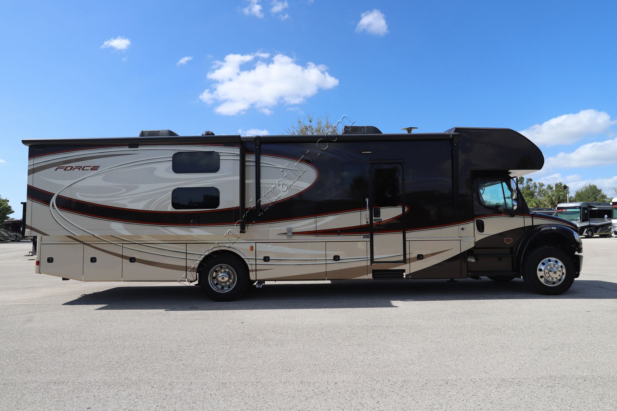 Used 2018 Dynamax Force Hd 37BHHD Super C  For Sale