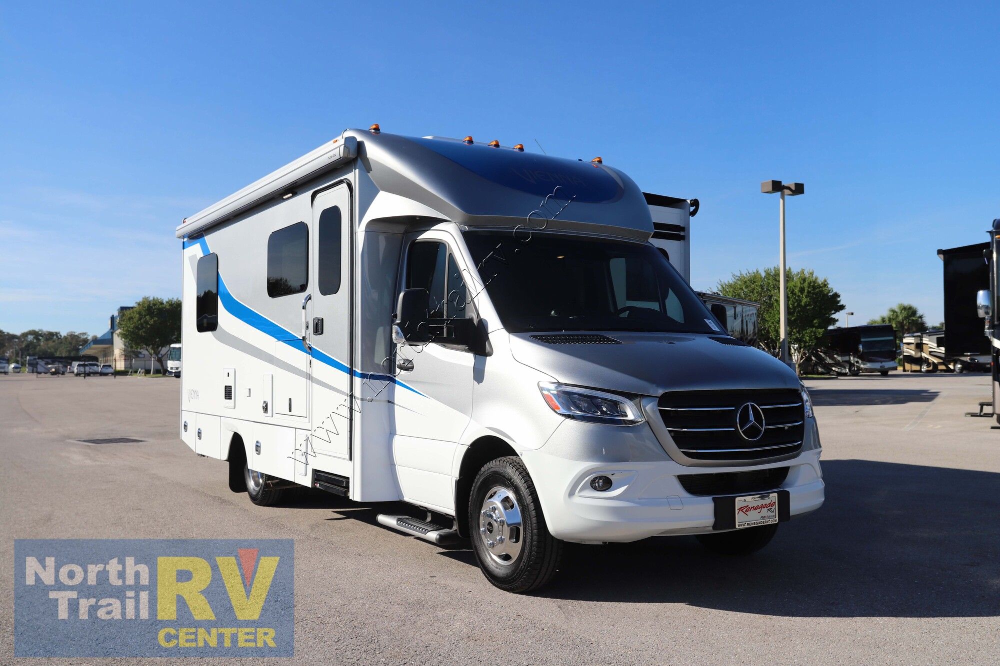 Used 2022 Renegade Rv Vienna 25FWS Class C  For Sale