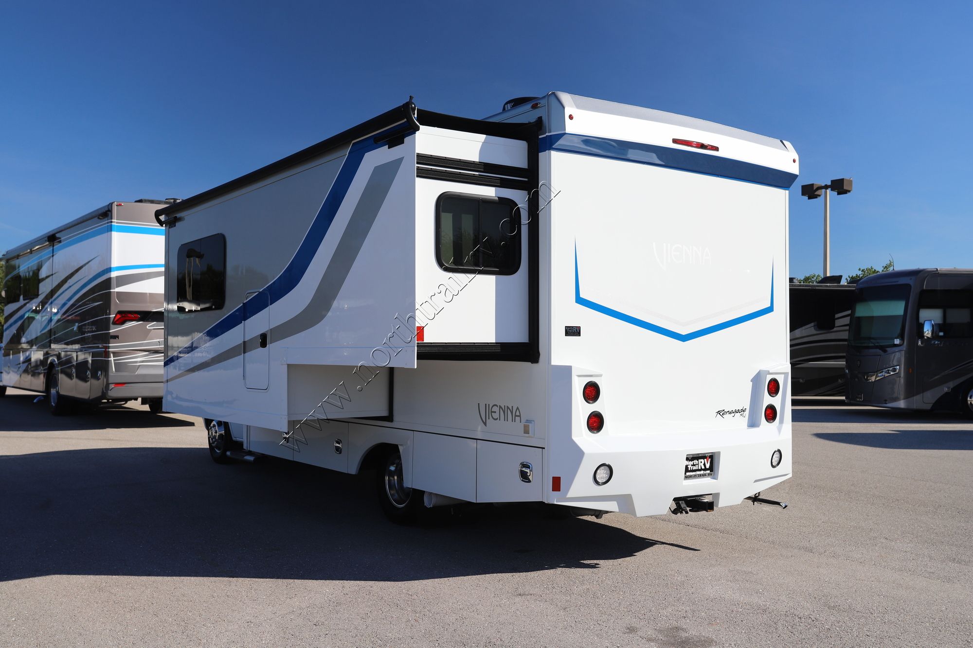 Used 2022 Renegade Rv Vienna 25FWS Class C  For Sale