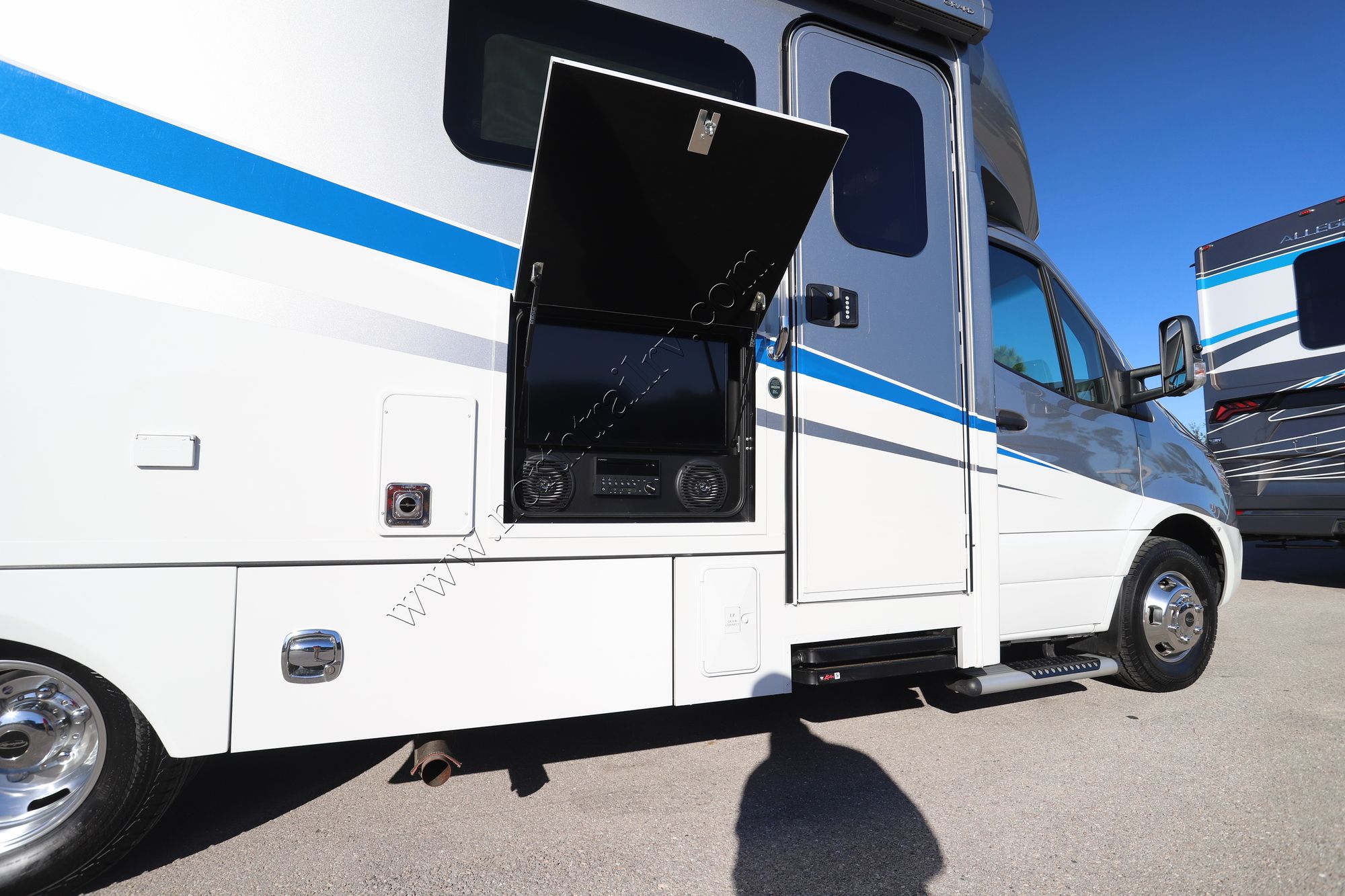 Used 2022 Renegade Rv Vienna 25FWS Class C  For Sale