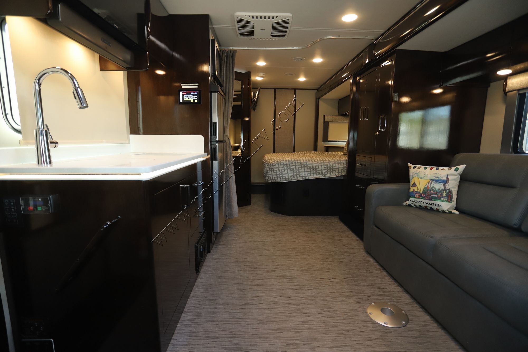 Used 2022 Renegade Rv Vienna 25FWS Class C  For Sale