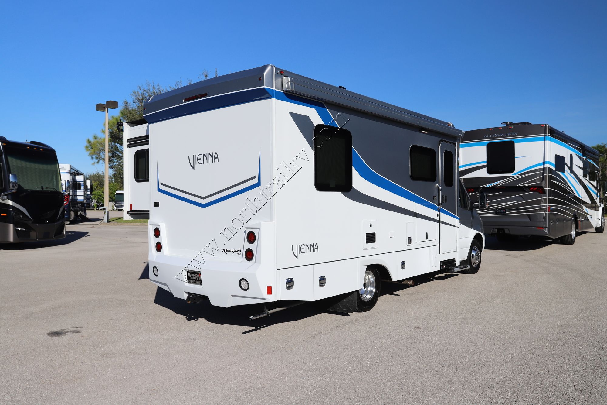 Used 2022 Renegade Rv Vienna 25FWS Class C  For Sale