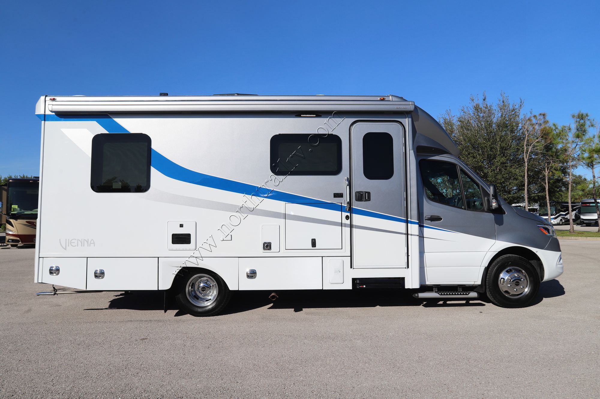 Used 2022 Renegade Rv Vienna 25FWS Class C  For Sale