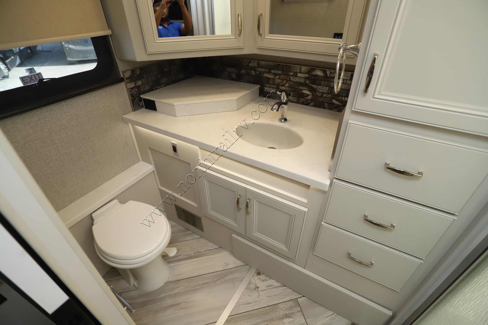 Used 2022 Fleetwood Discovery 38K Class A  For Sale