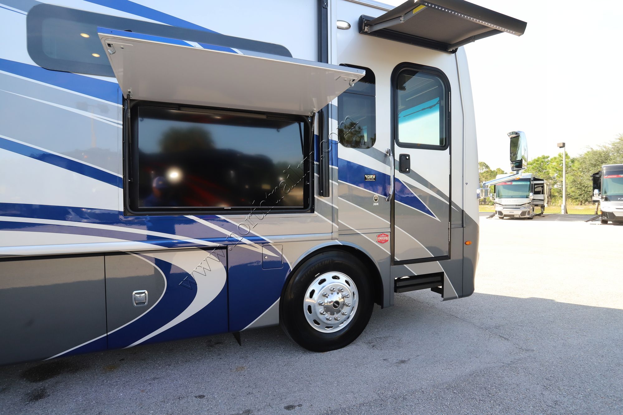 Used 2022 Fleetwood Discovery 38K Class A  For Sale