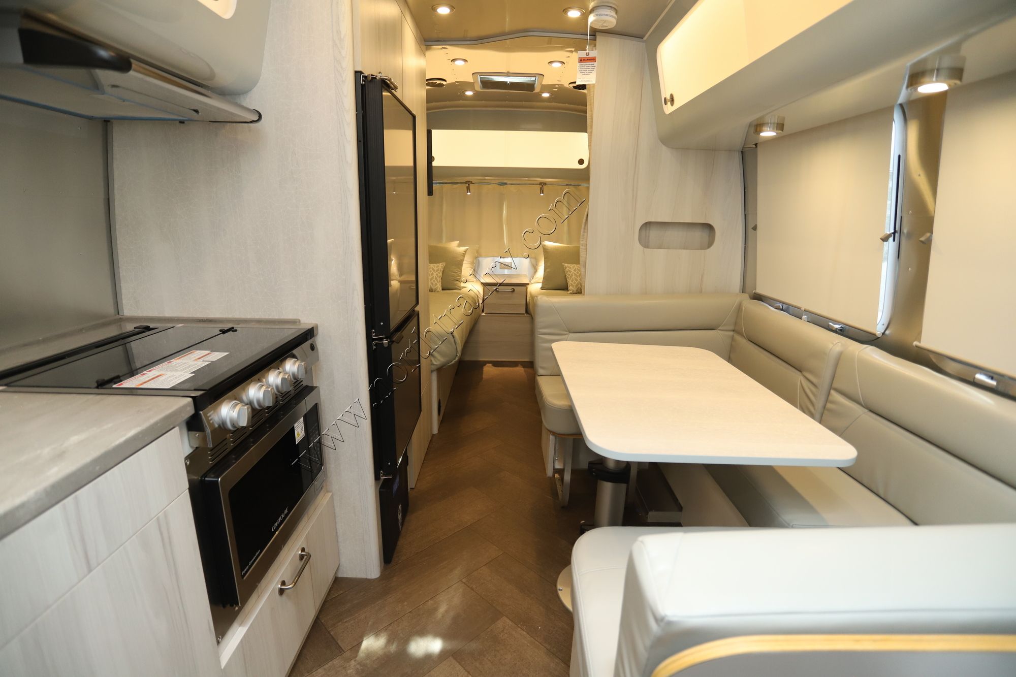 New 2024 Airstream International 23FB Travel Trailer  For Sale