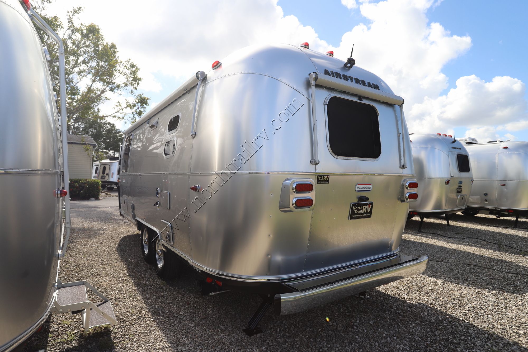 New 2024 Airstream International 23FB Travel Trailer  For Sale