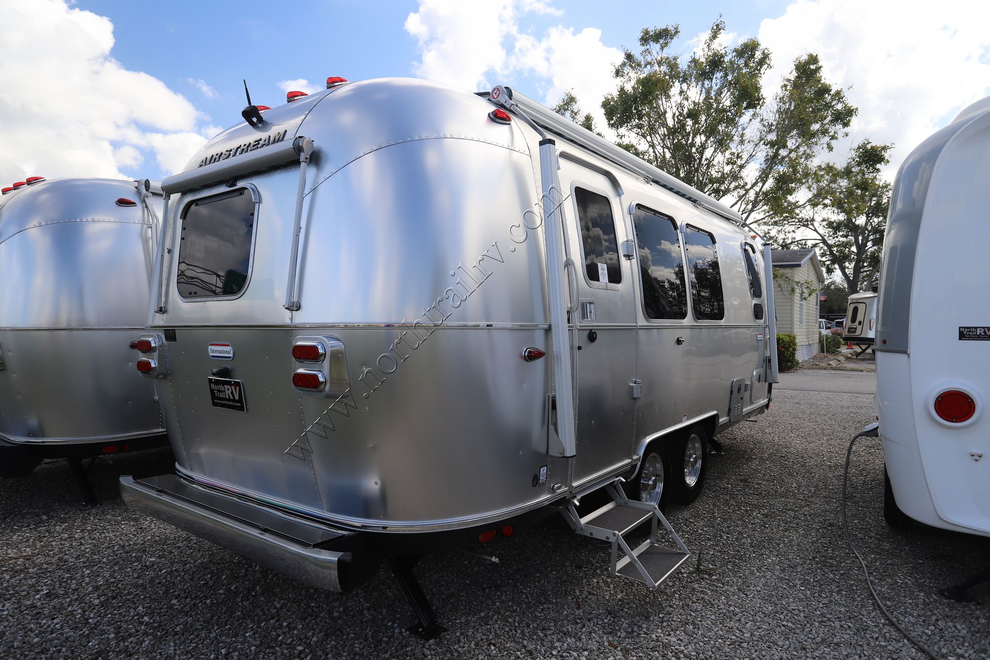 2024 Airstream International 23FB Travel Trailer New  For Sale