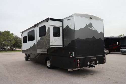 2024 Dynamax Isata 5 30FW Super C