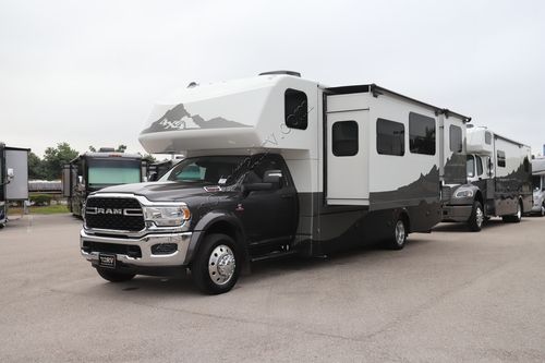 2024 Dynamax Isata 5 30FW Super C