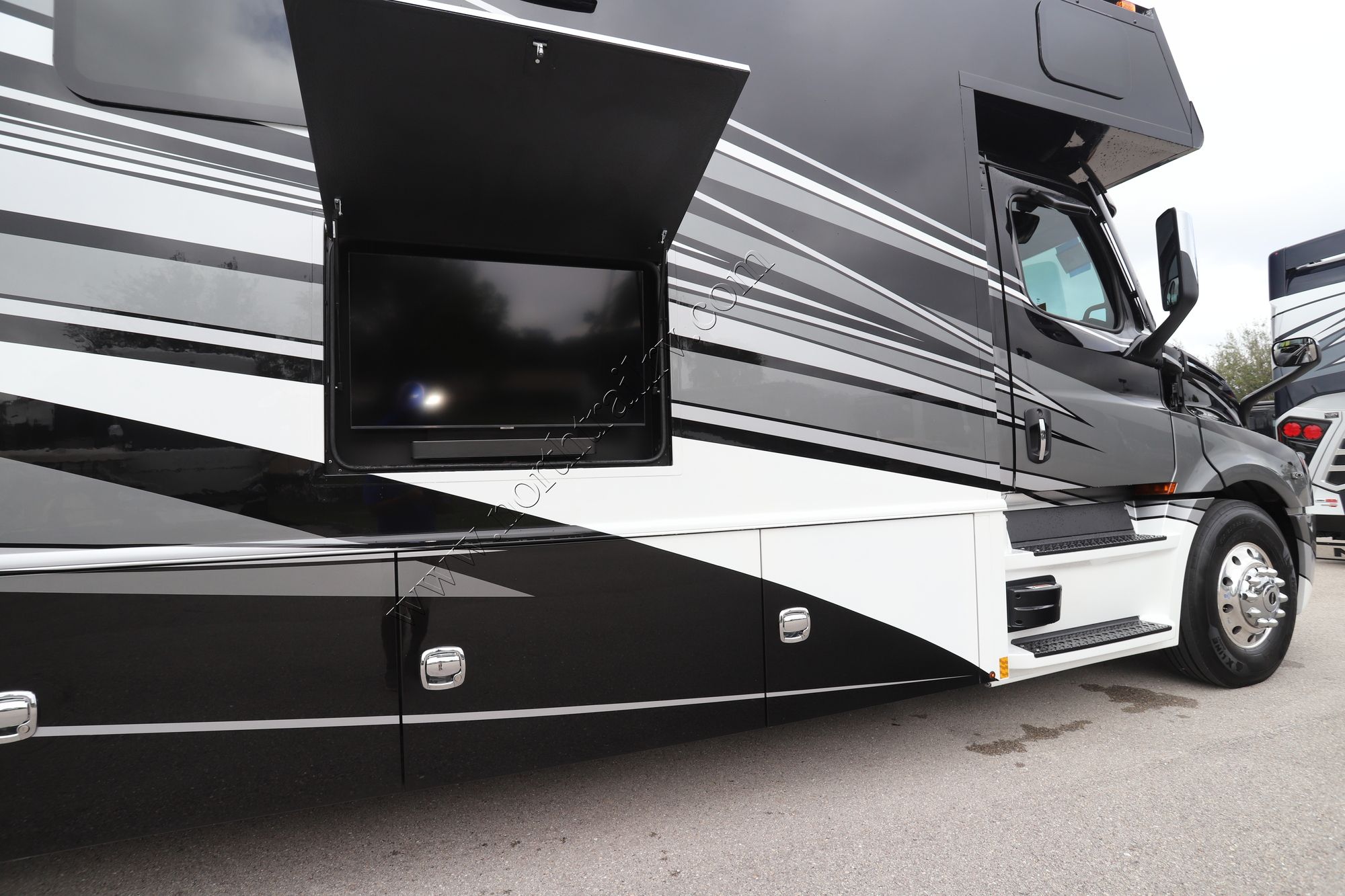 New 2024 Renegade Rv Classic 41CRB Super C  For Sale