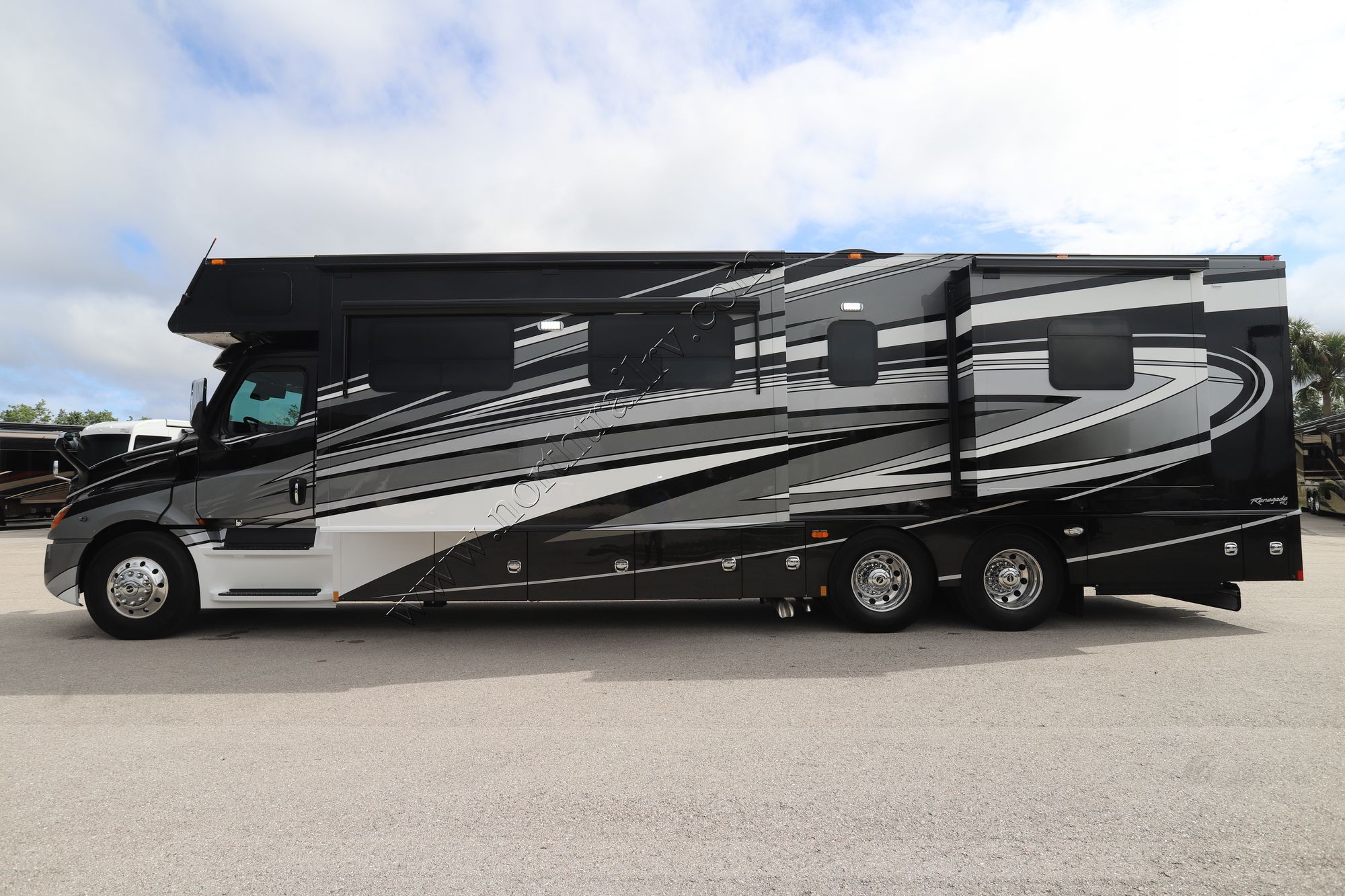 New 2024 Renegade Rv Classic 41CRB Super C  For Sale