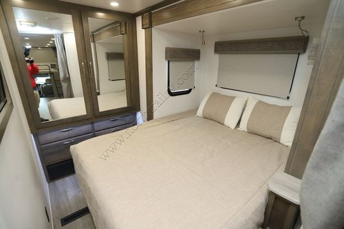 2024 Dynamax Isata 5 30FW Super C