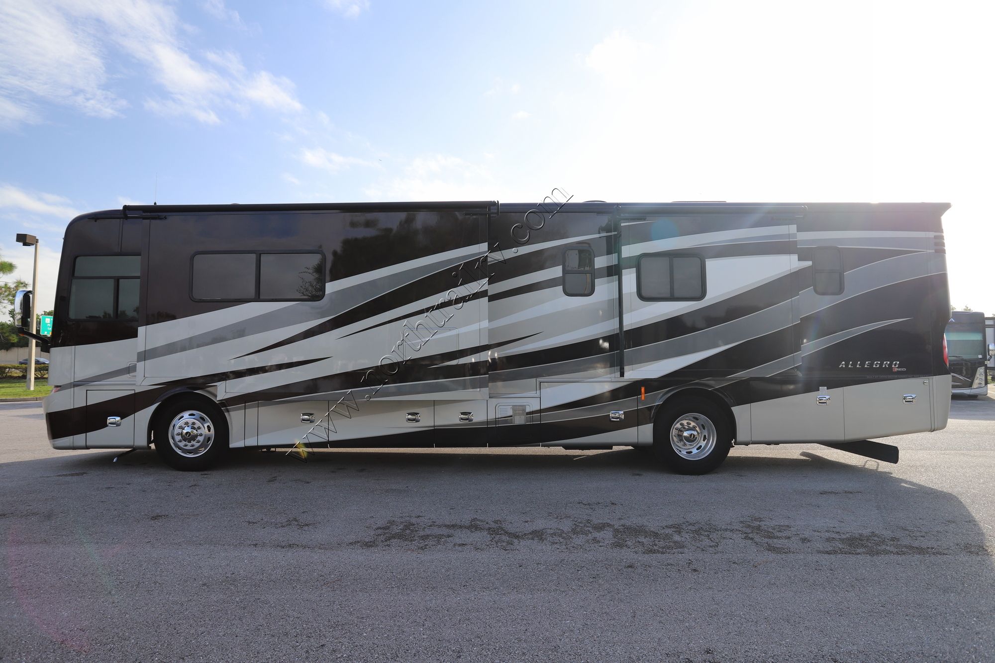 Used 2018 Tiffin Motor Homes Allegro Red 38QRA Class A  For Sale