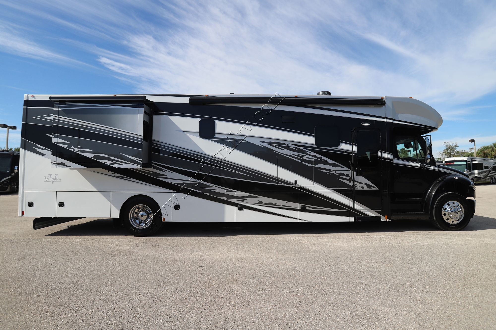 New 2024 Renegade Rv Verona 40VRB Super C  For Sale