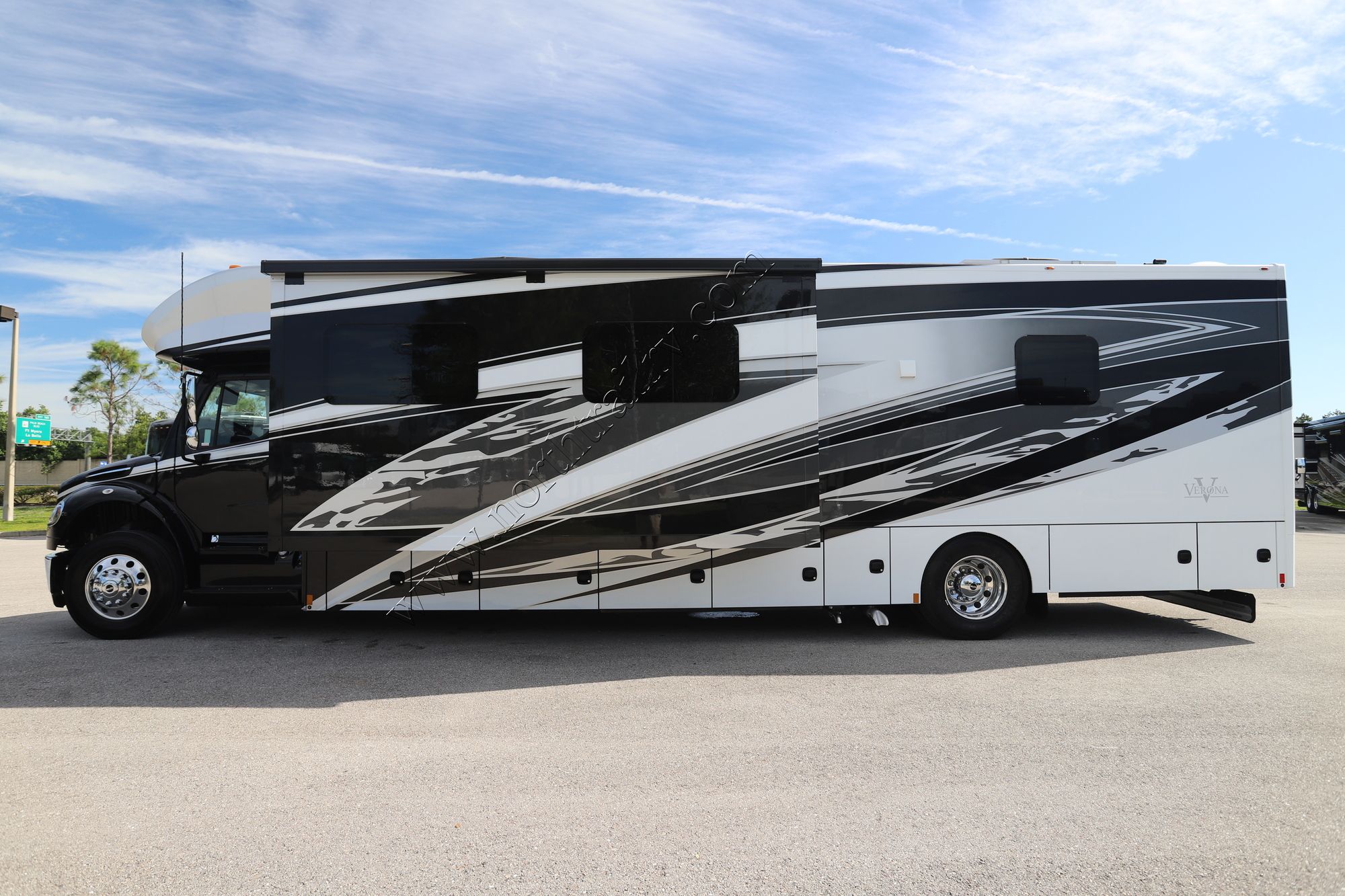 New 2024 Renegade Rv Verona 40VRB Super C  For Sale