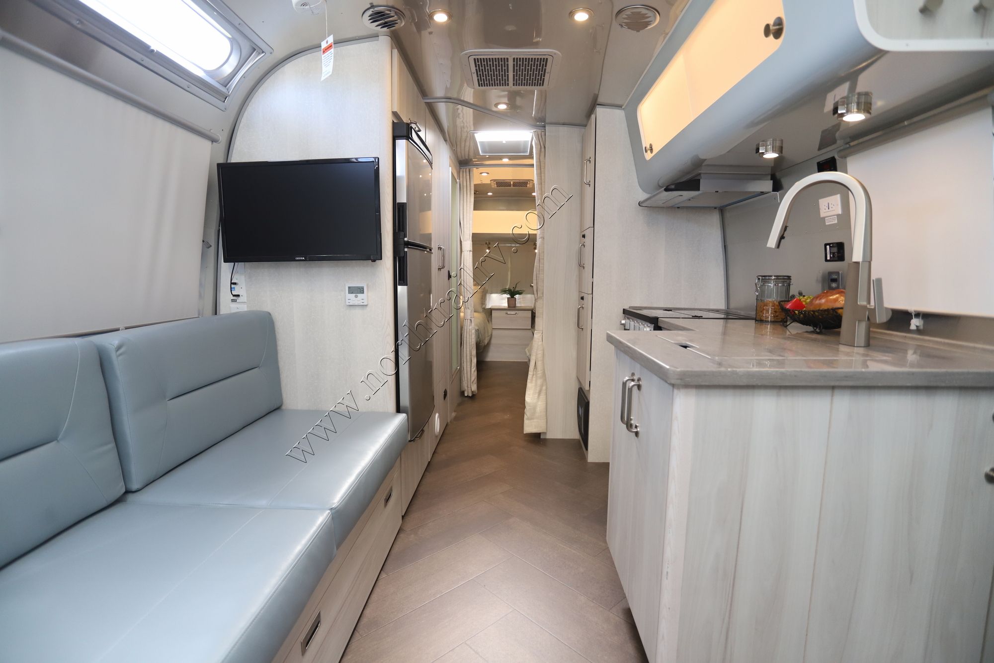 New 2024 Airstream International 27FB Travel Trailer  For Sale