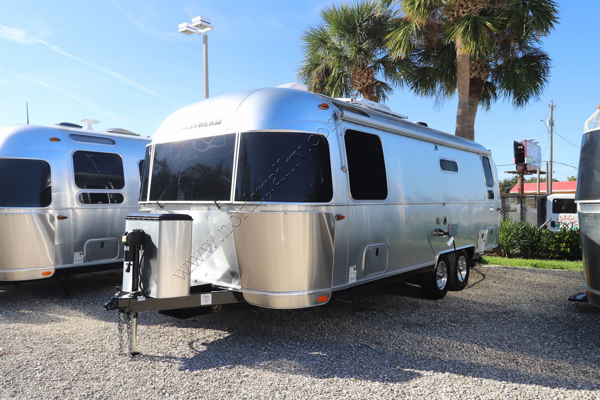Used 2022 Airstream International 25RBQ Travel Trailer  For Sale