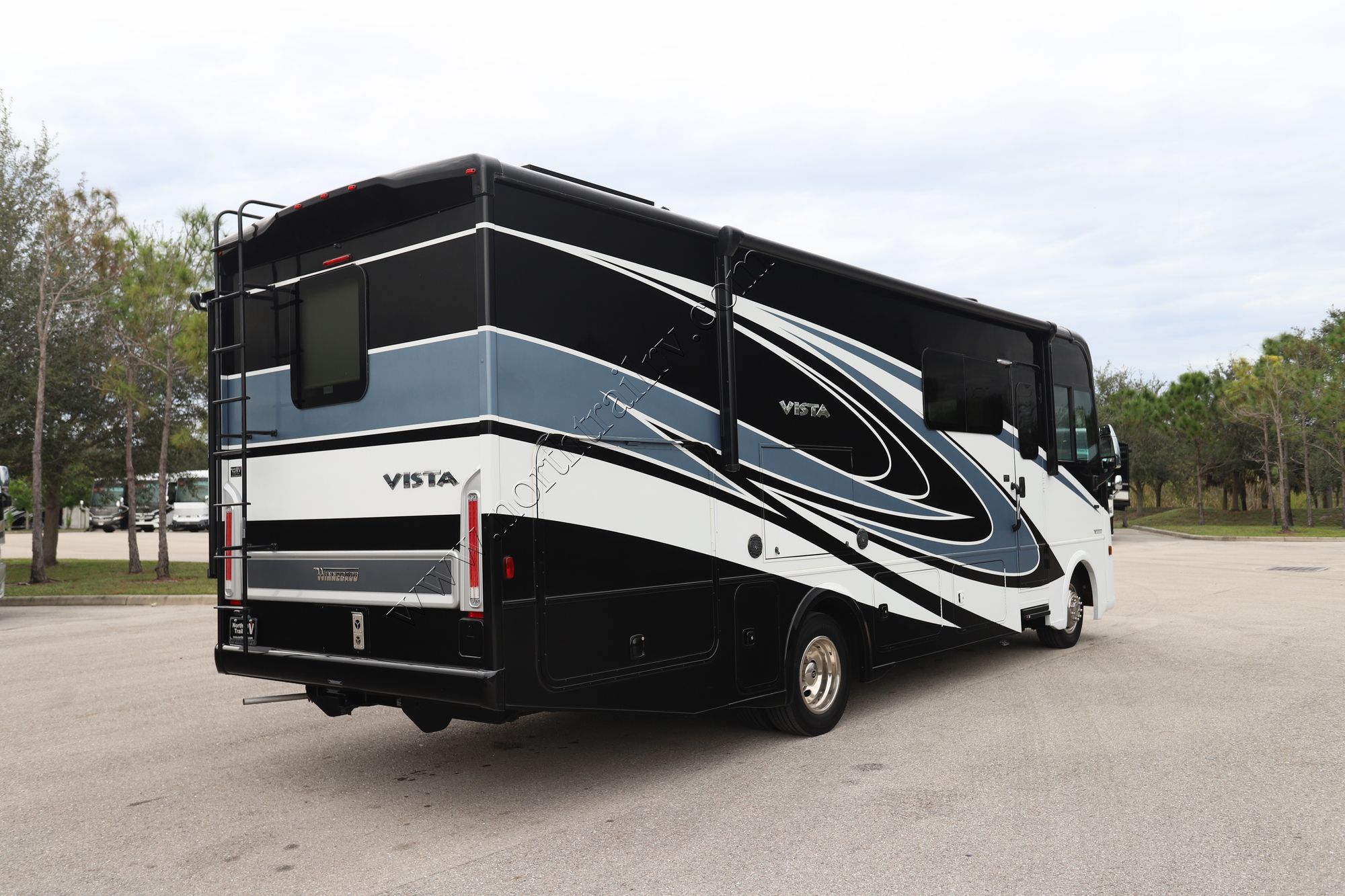 Used 2023 Winnebago Vista 29V Class A  For Sale