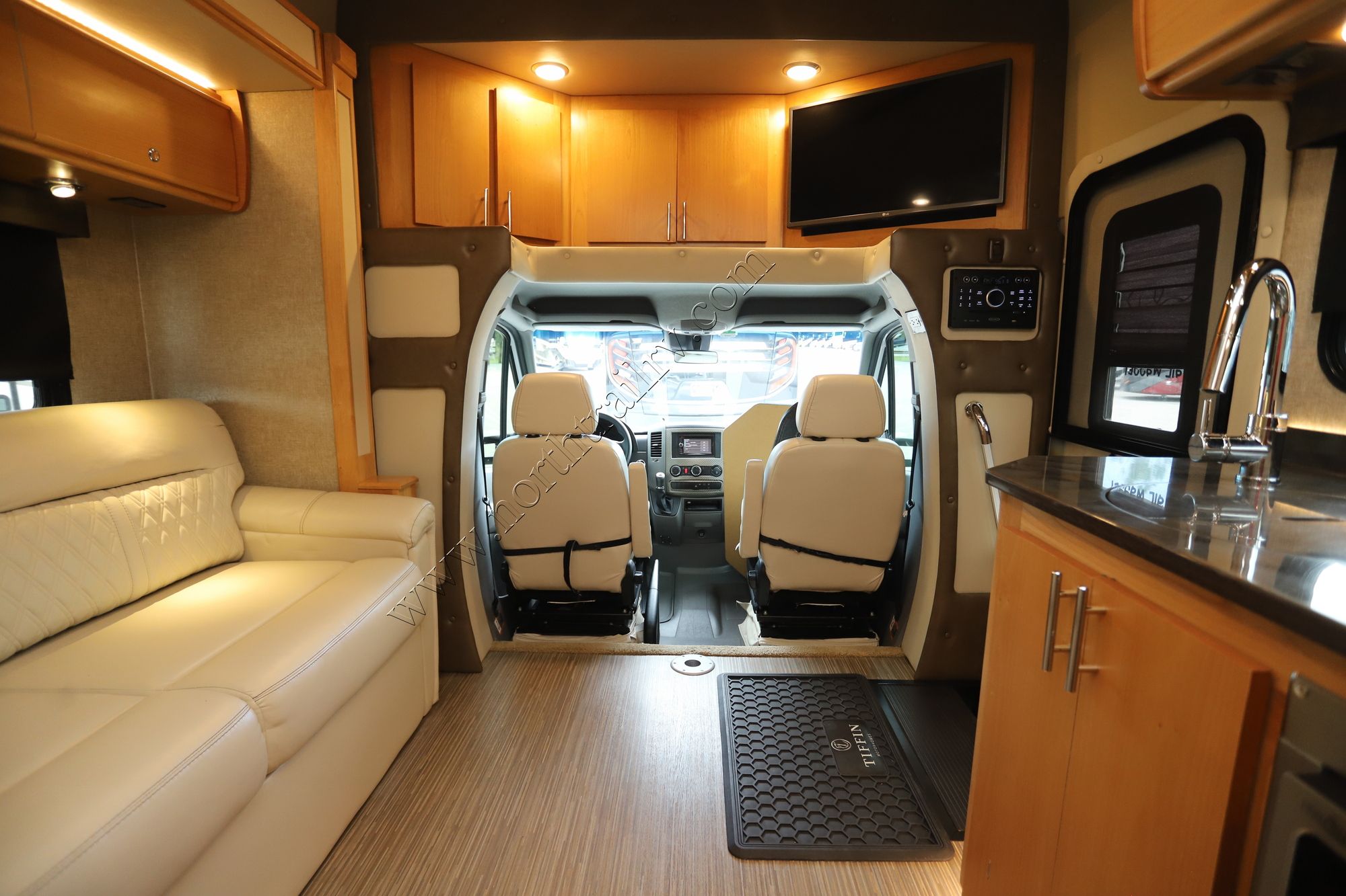 Used 2018 Tiffin Motor Homes Wayfarer 24QW Class C  For Sale
