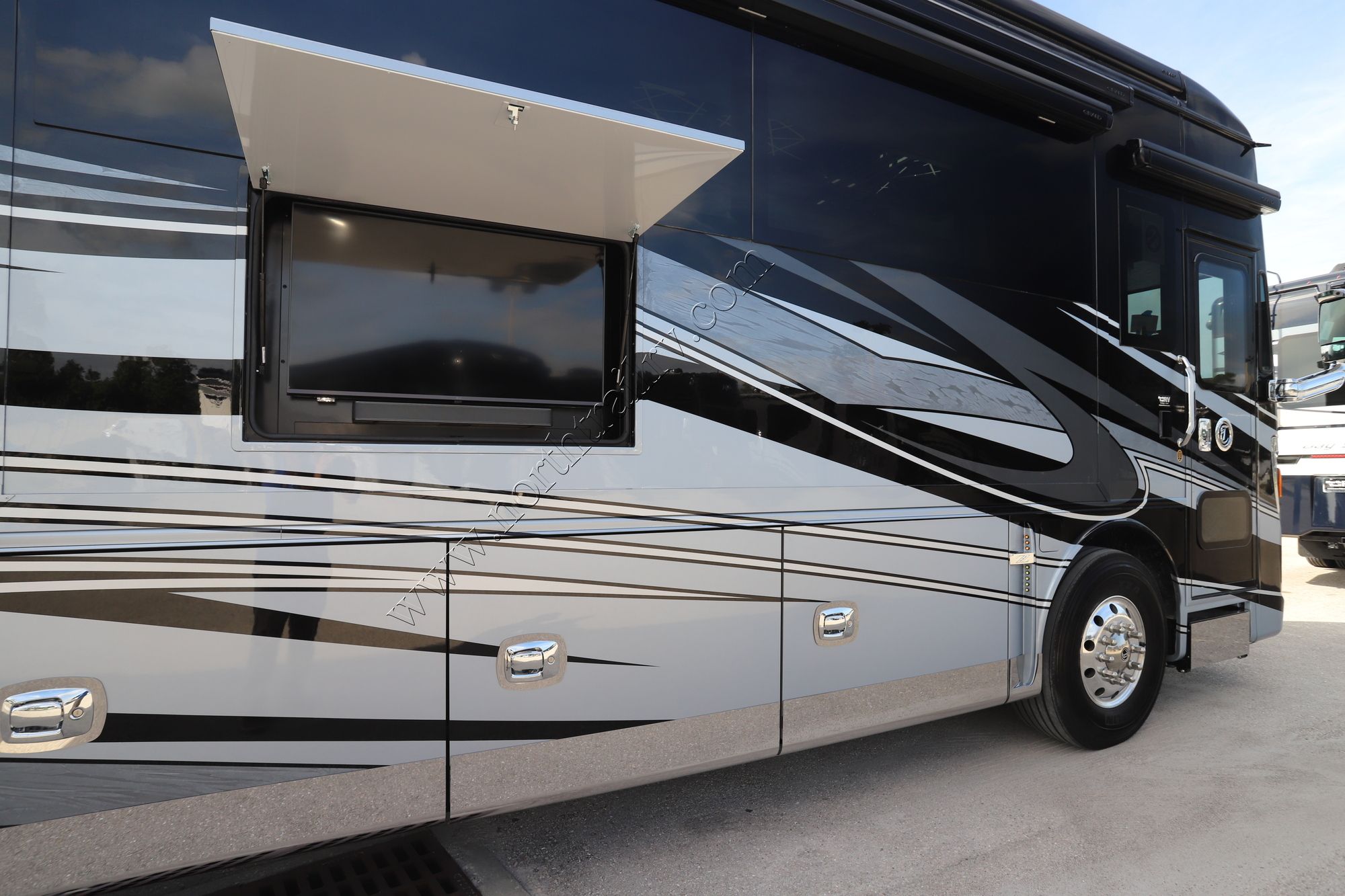 New 2024 Tiffin Motor Homes Zephyr 45 FZ Class A  For Sale
