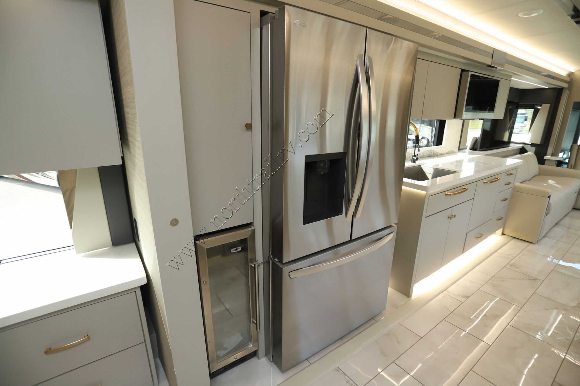 New 2024 Tiffin Motor Homes Zephyr 45 FZ Class A  For Sale