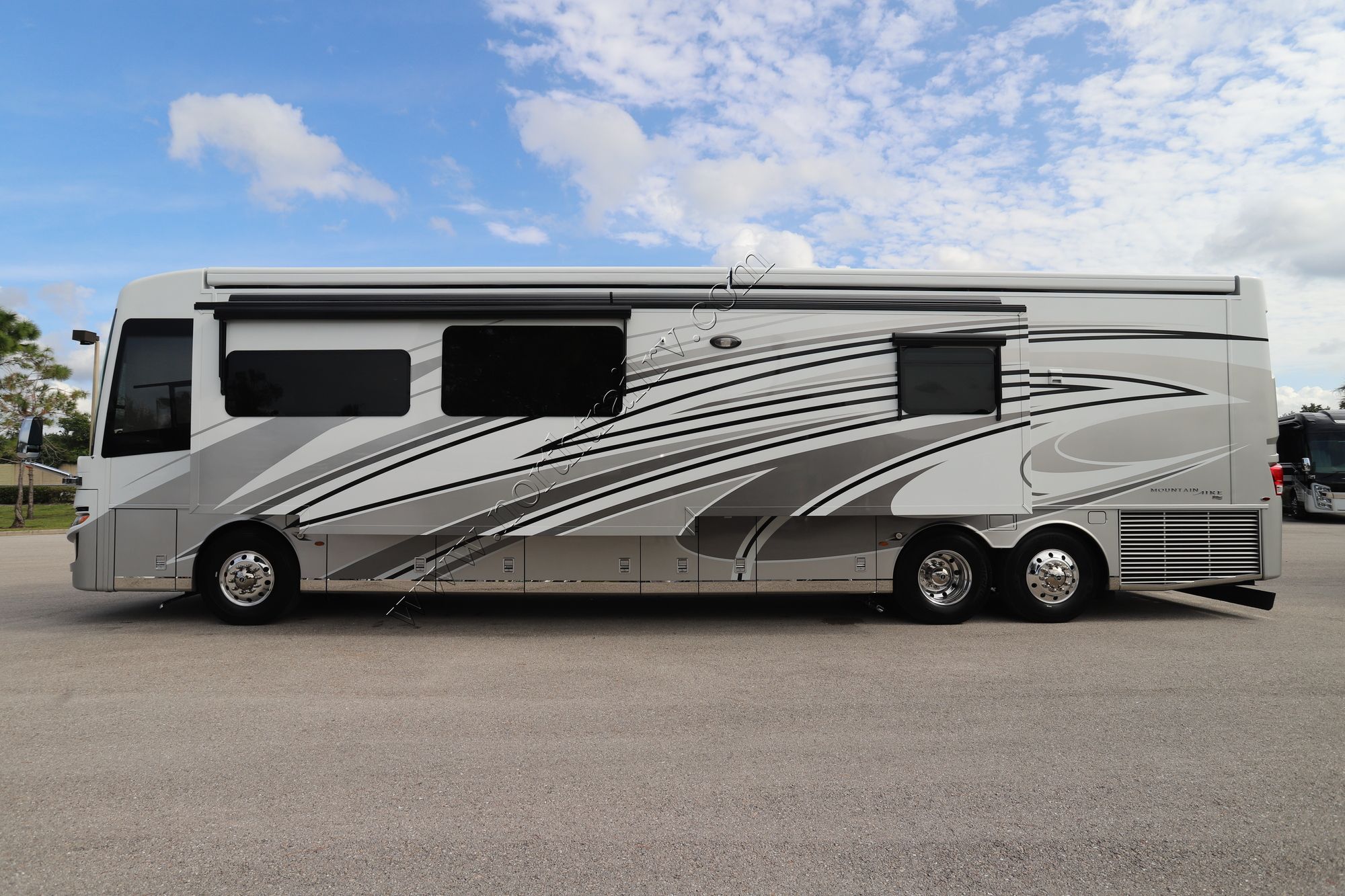 Used 2022 Newmar Mountain Aire 4551 Class A  For Sale