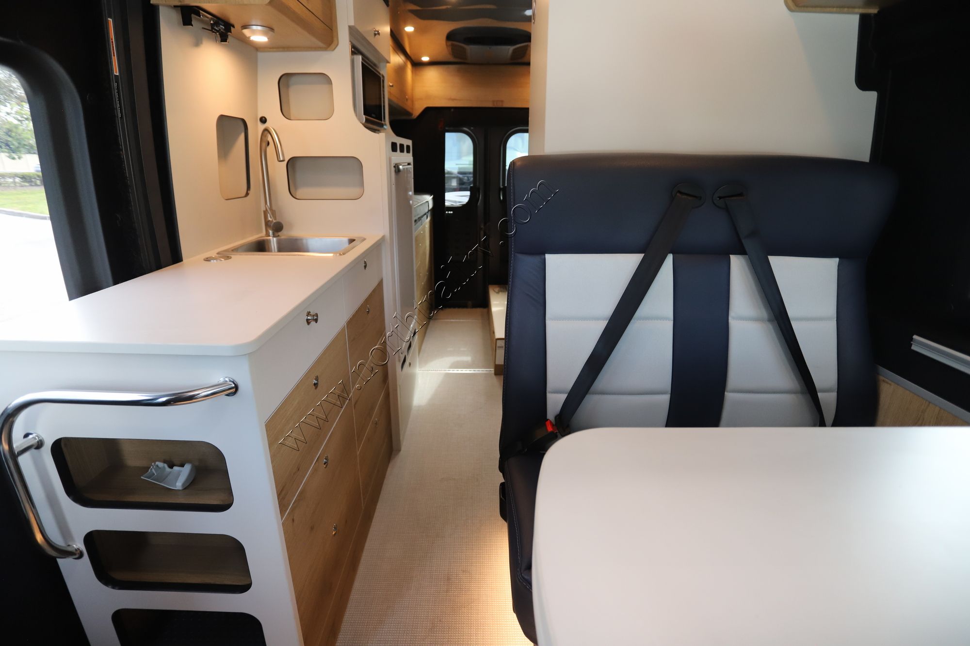 2024 Airstream Rangeline RGN 24 Class B New  For Sale