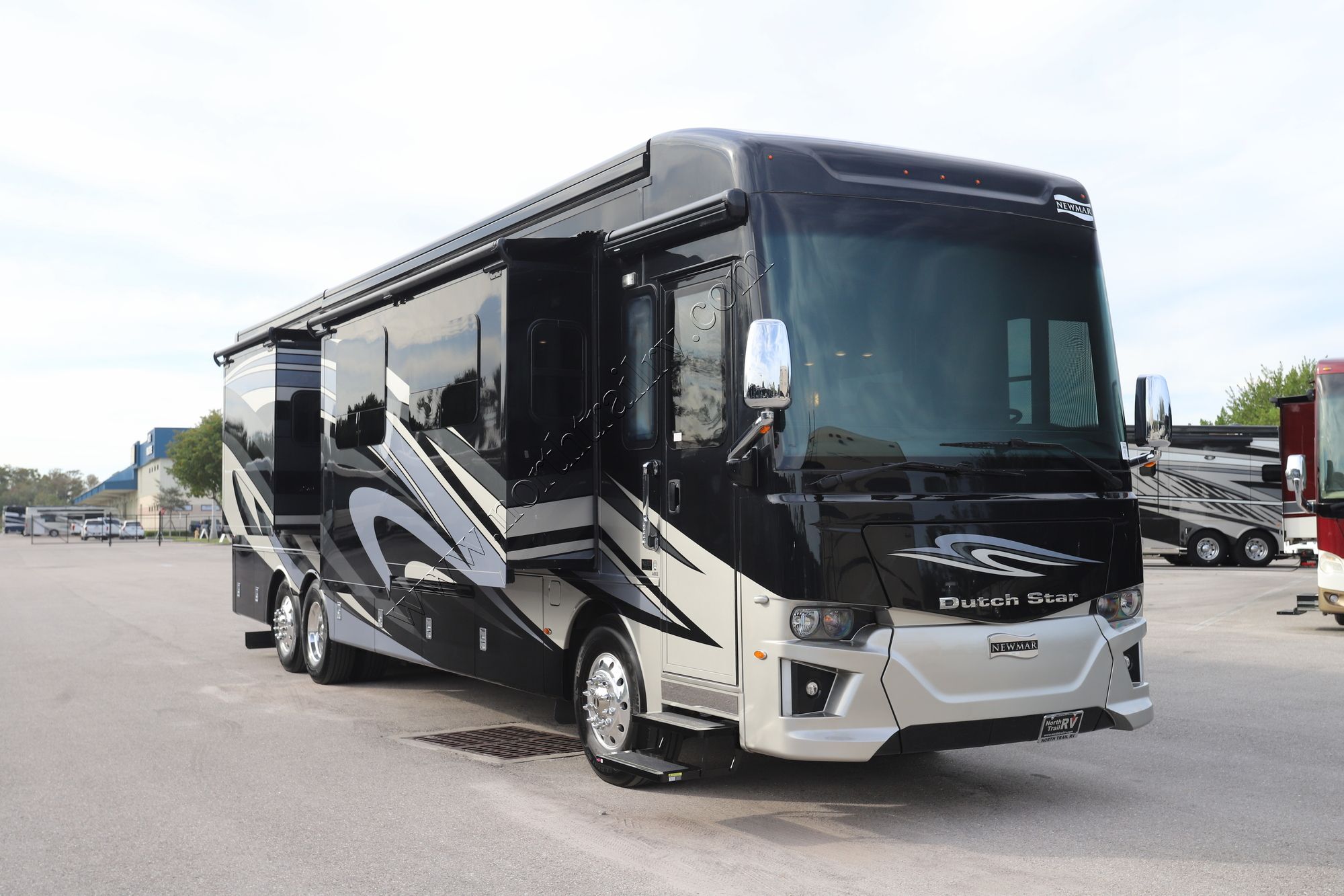 Used 2019 Newmar Dutch Star 4002 Class A  For Sale