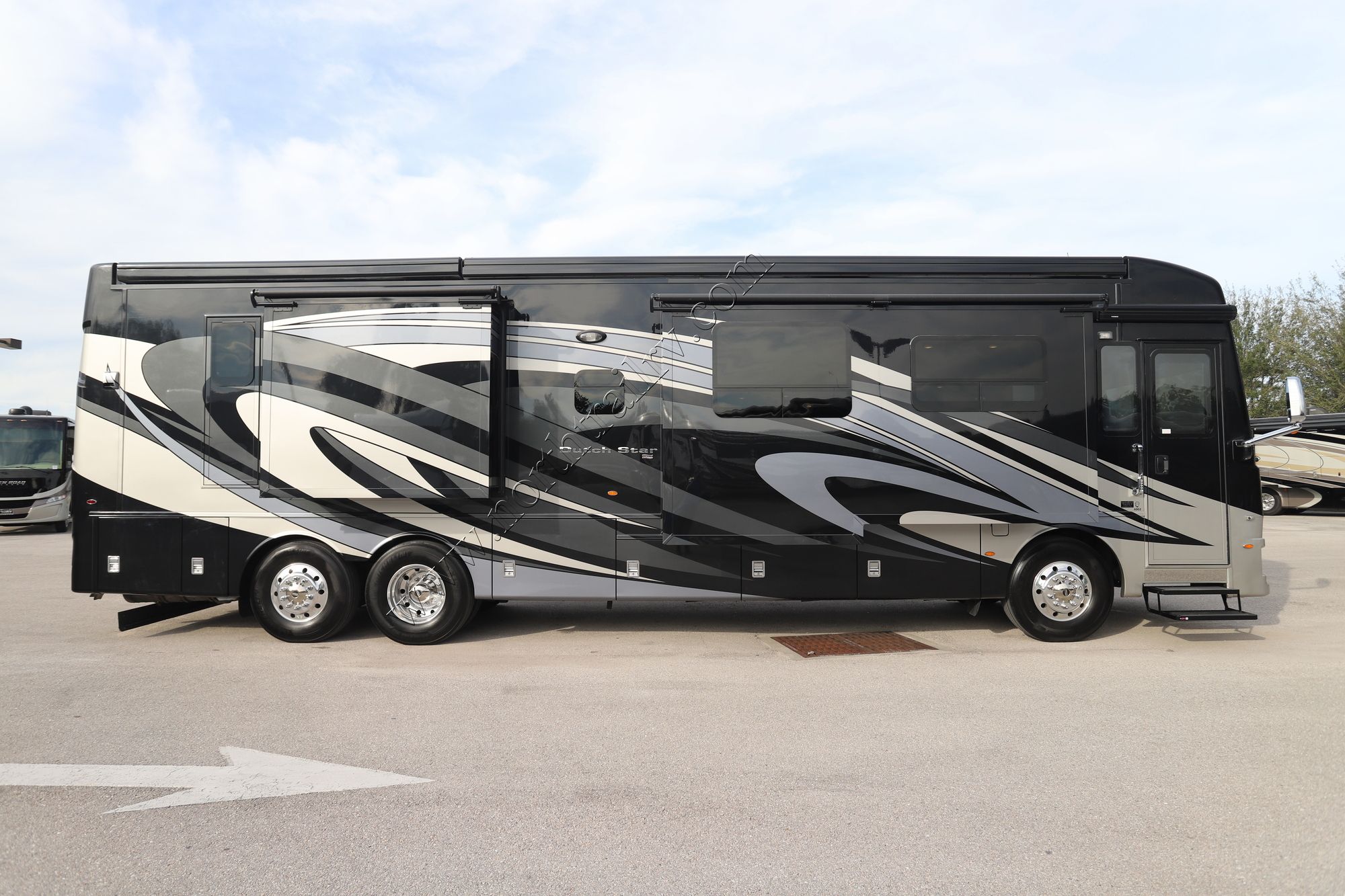 Used 2019 Newmar Dutch Star 4002 Class A  For Sale