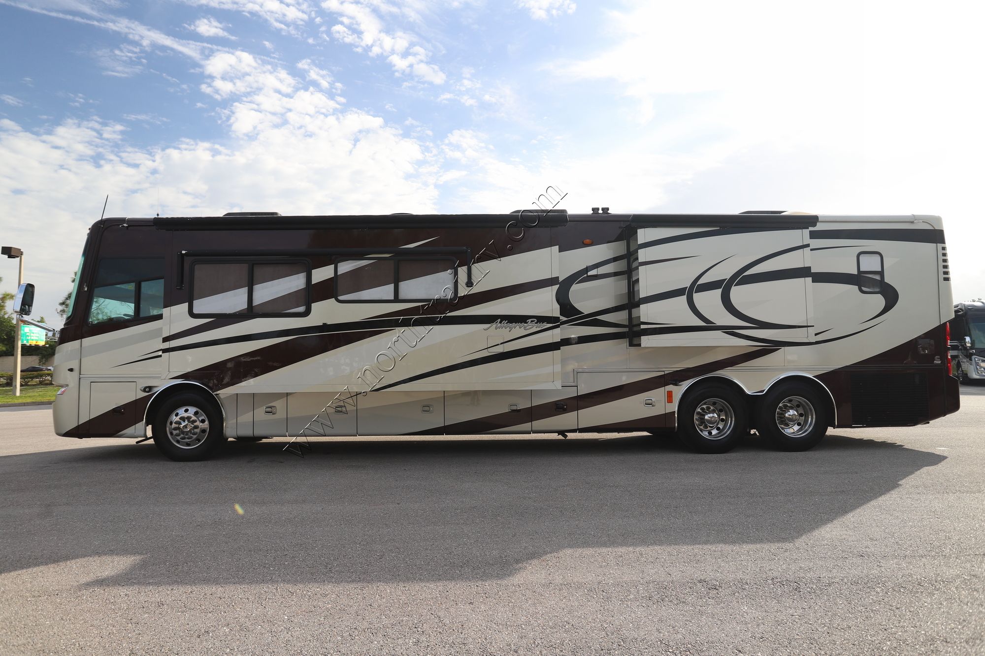 Used 2010 Tiffin Motor Homes Allegro Bus 43QGP Class A  For Sale