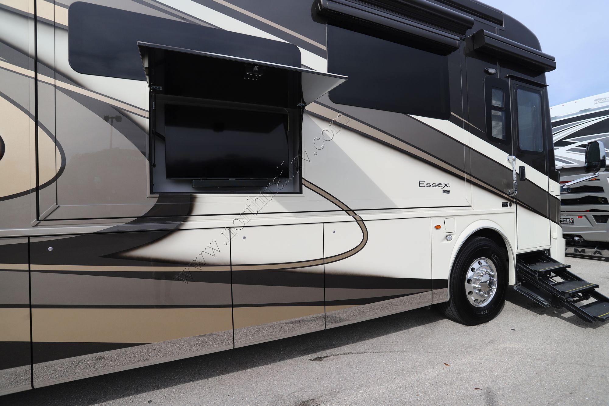 Used 2023 Newmar Essex 4595 Class A  For Sale