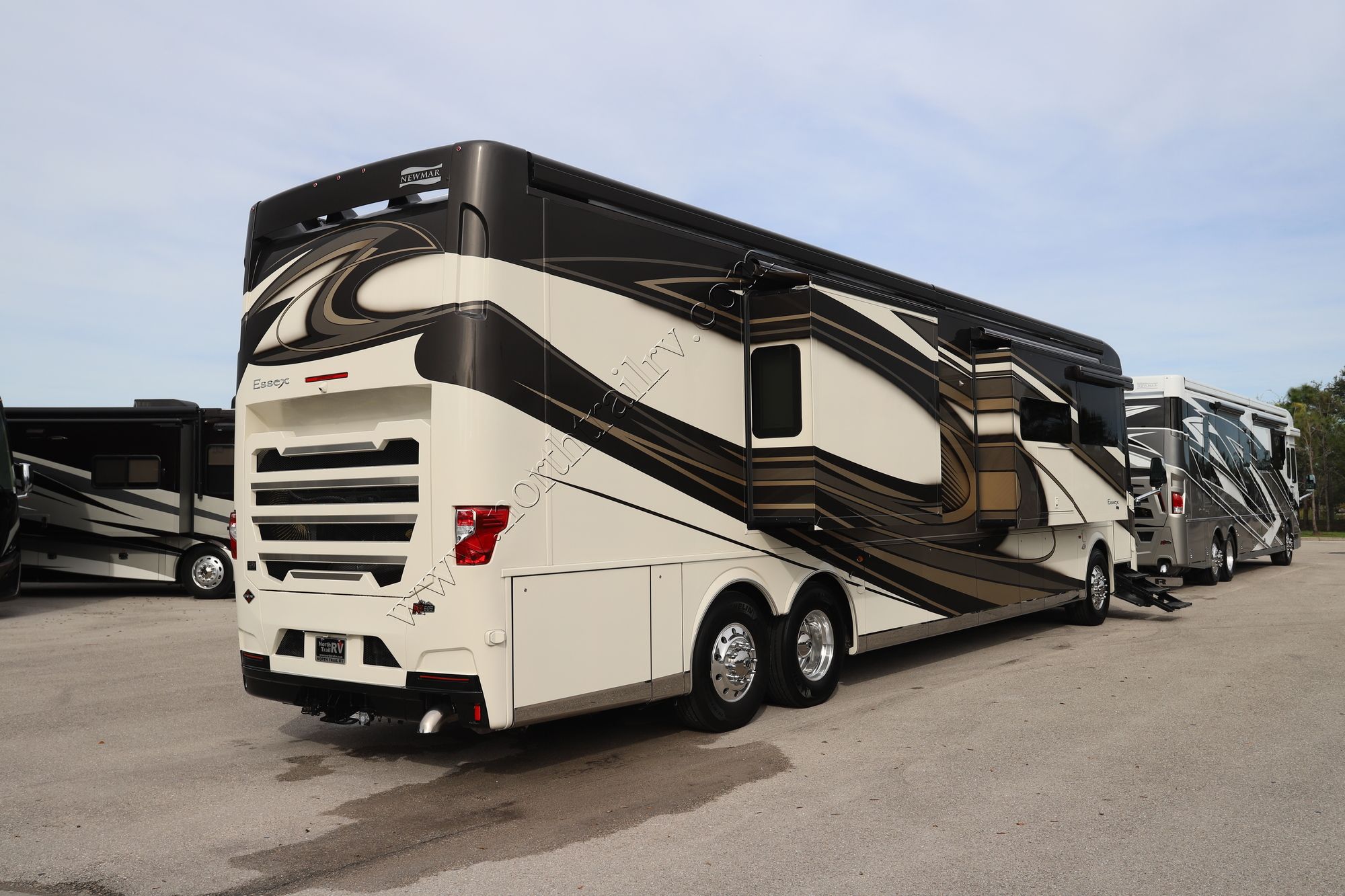 Used 2023 Newmar Essex 4595 Class A  For Sale