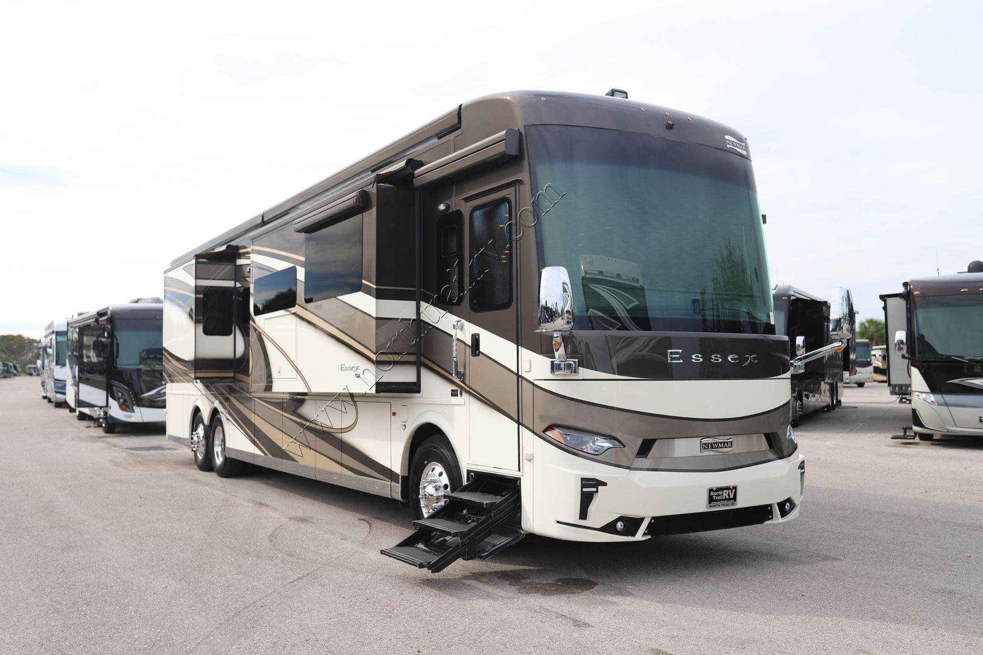 Used 2023 Newmar Essex 4595 Class A  For Sale