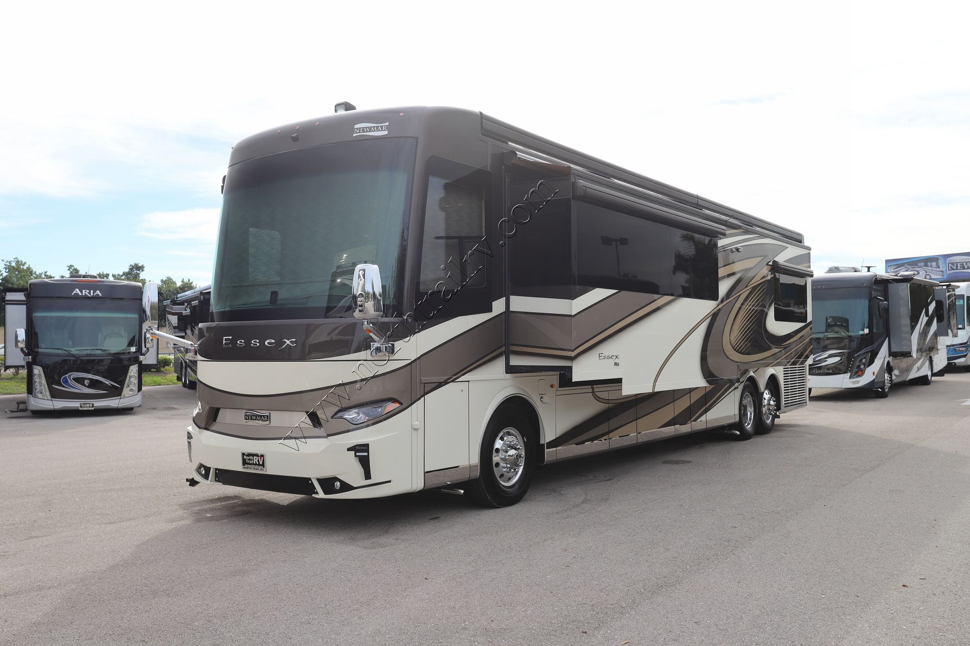 Used 2023 Newmar Essex 4595 Class A  For Sale