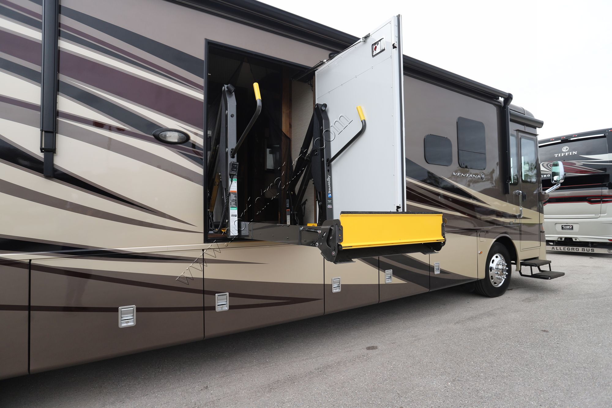 Used 2018 Newmar Ventana 4311 Class A  For Sale