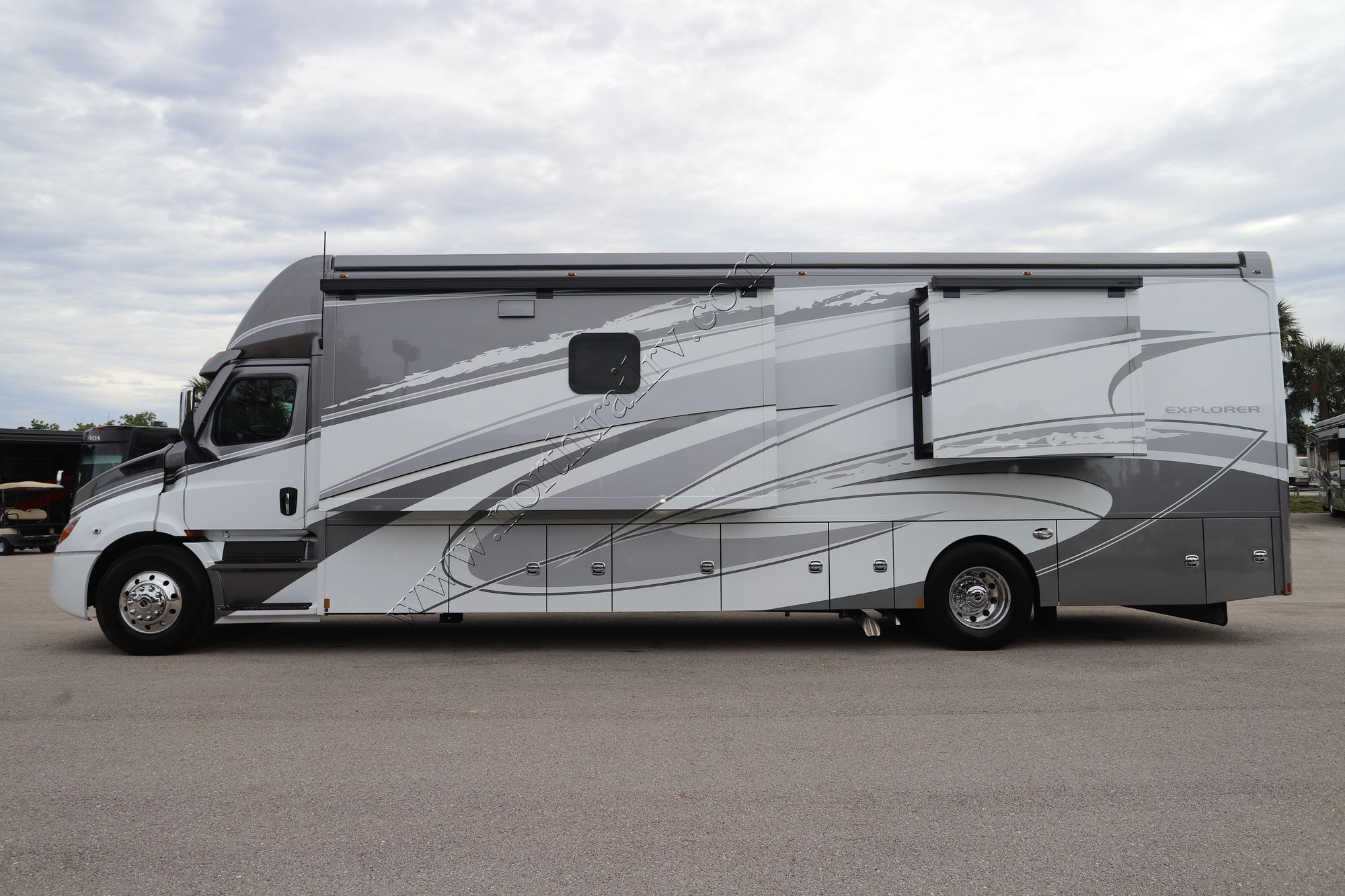 New 2024 Renegade Rv Explorer 40ERB Super C  For Sale