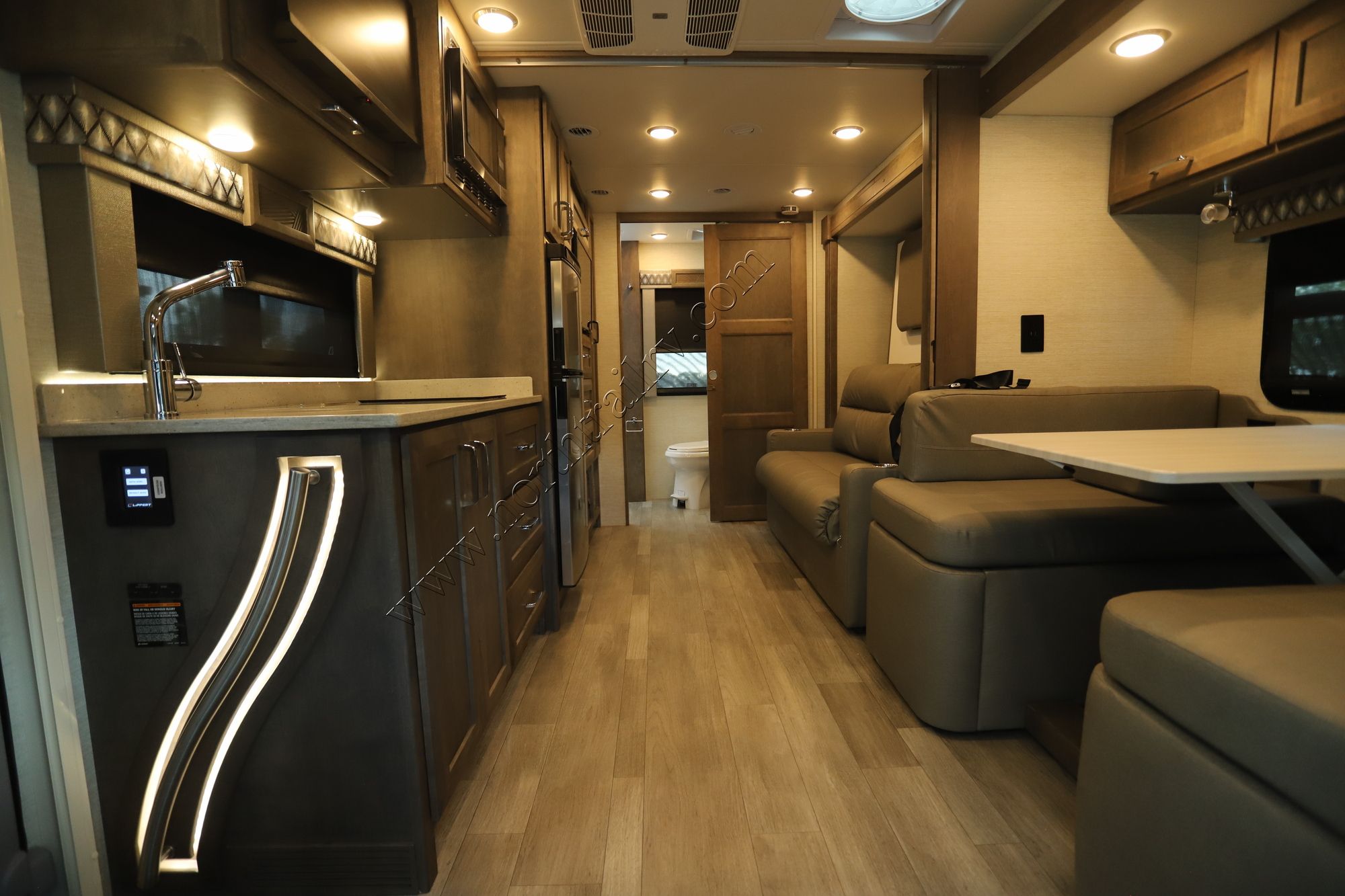 New 2024 Tiffin Motor Homes Wayfarer 25RW Class C  For Sale