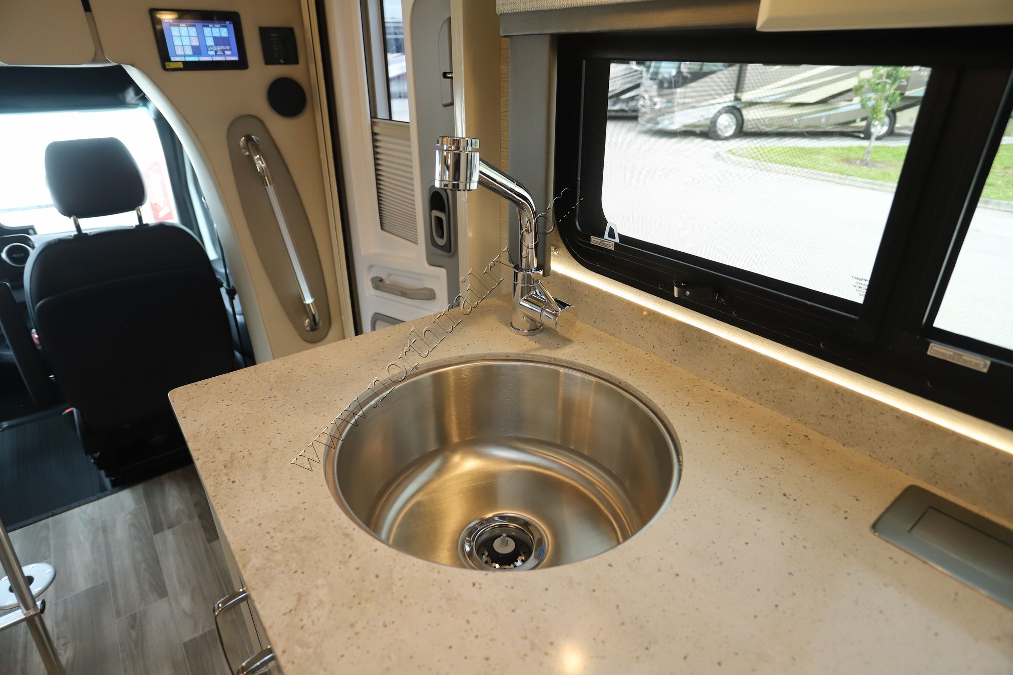 New 2024 Tiffin Motor Homes Wayfarer 25RW Class C  For Sale