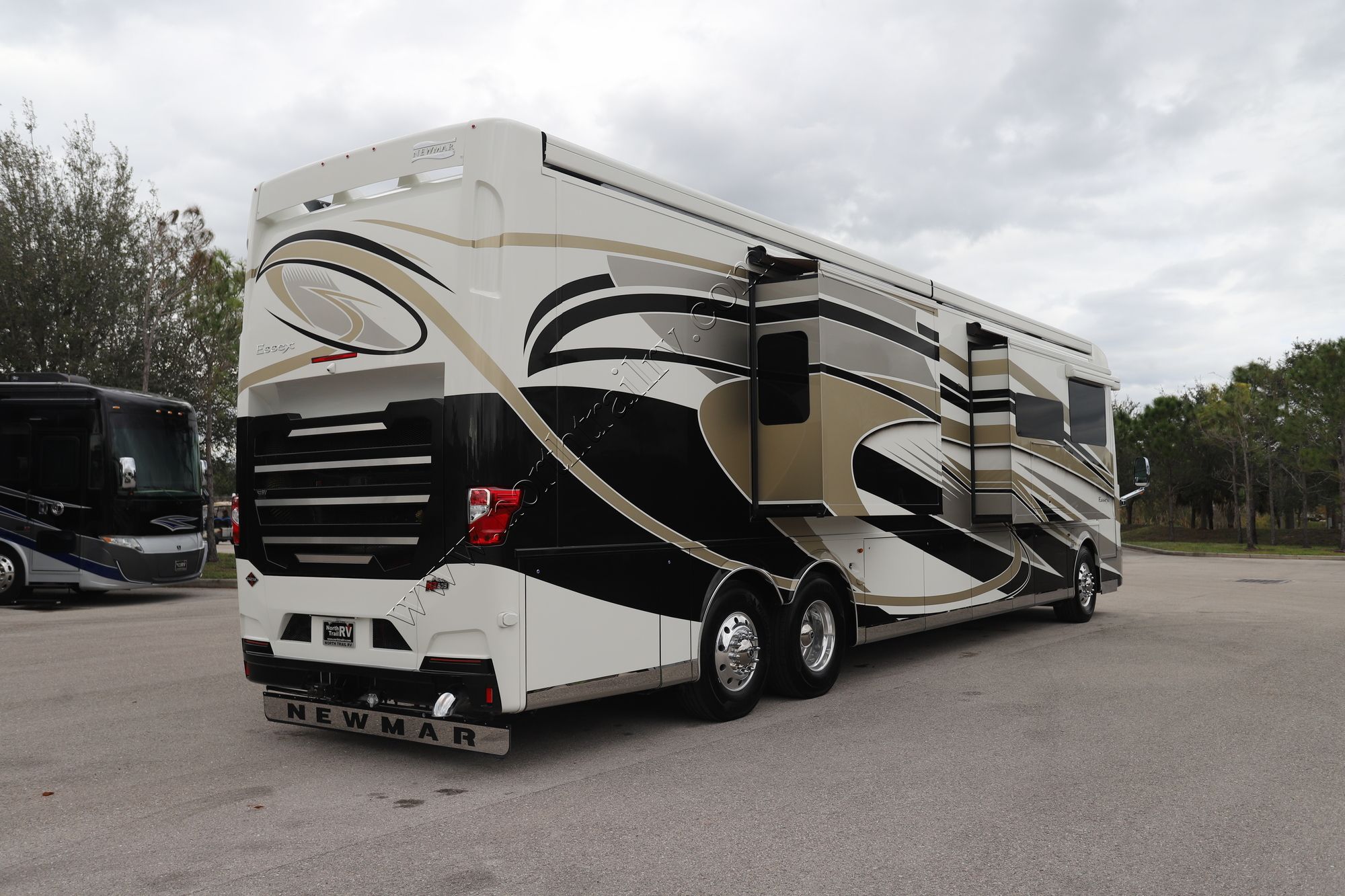 New 2024 Newmar Essex 4595 Class A  For Sale