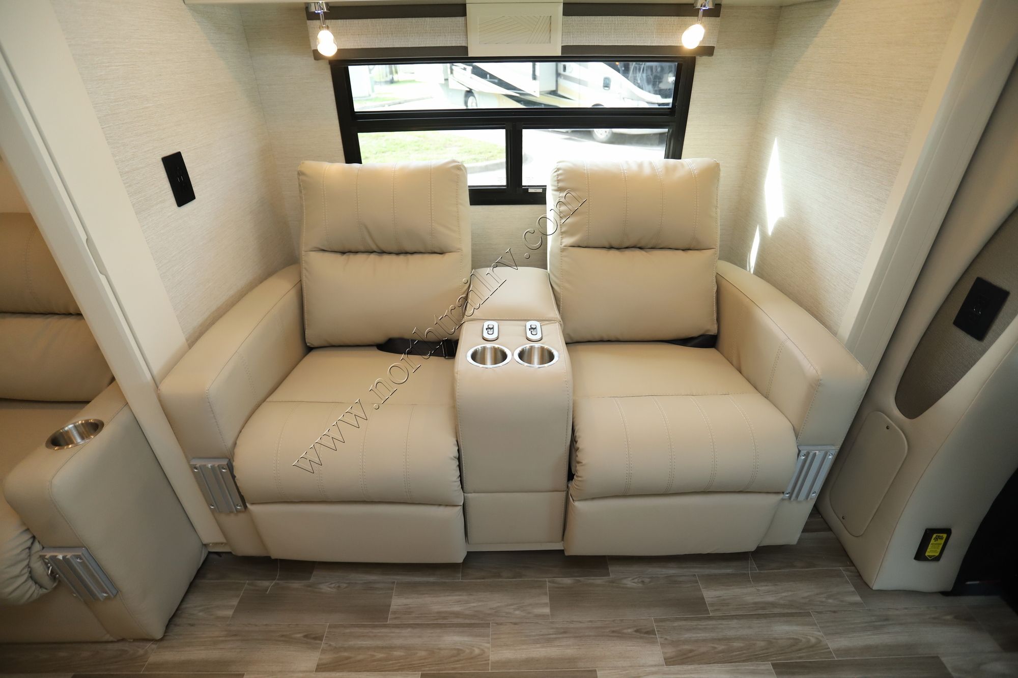 New 2024 Tiffin Motor Homes Wayfarer 25RW Class C  For Sale